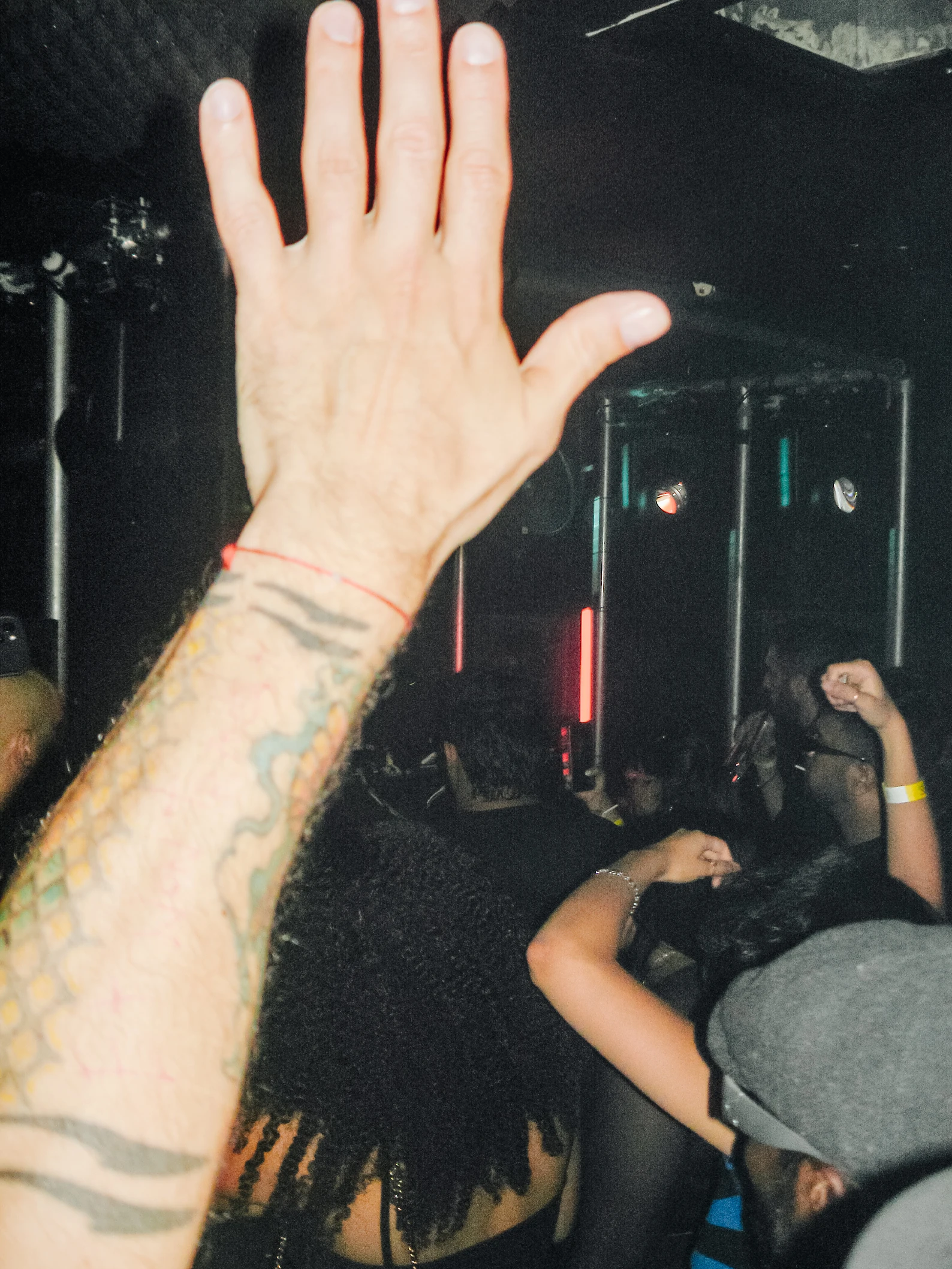 Ночная жизнь Дубая: техно, штрафы и культура