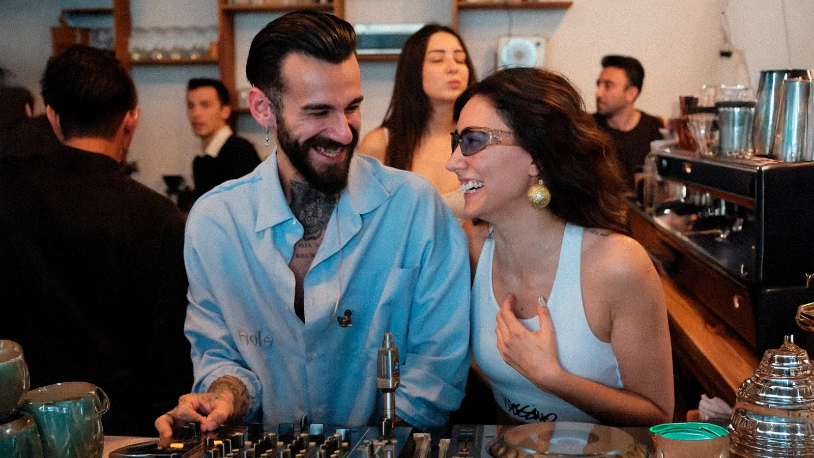 Instagram @robinssocial