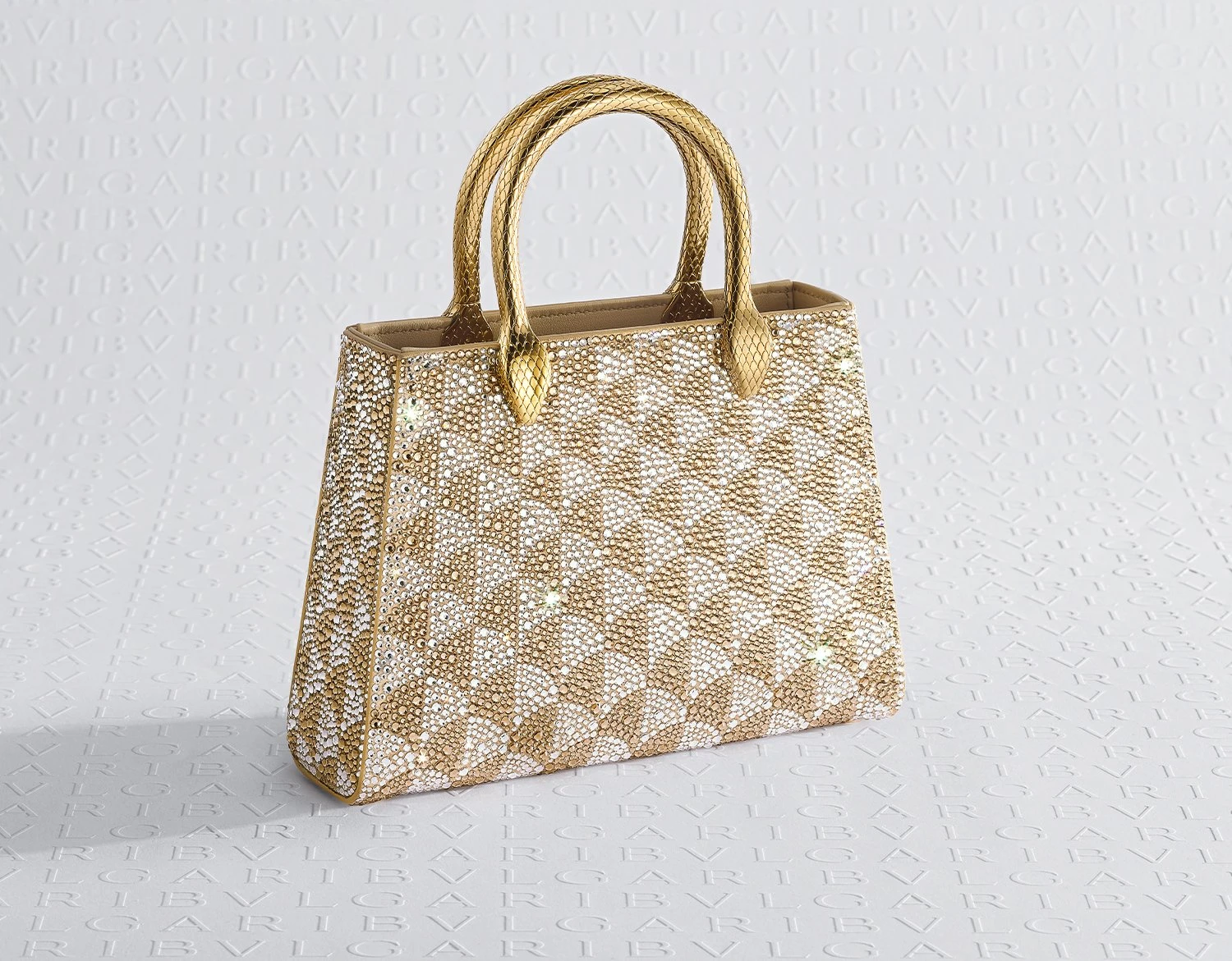 Ювелирные сумки: новая коллекция кожаных аксессуаров Bvlgari