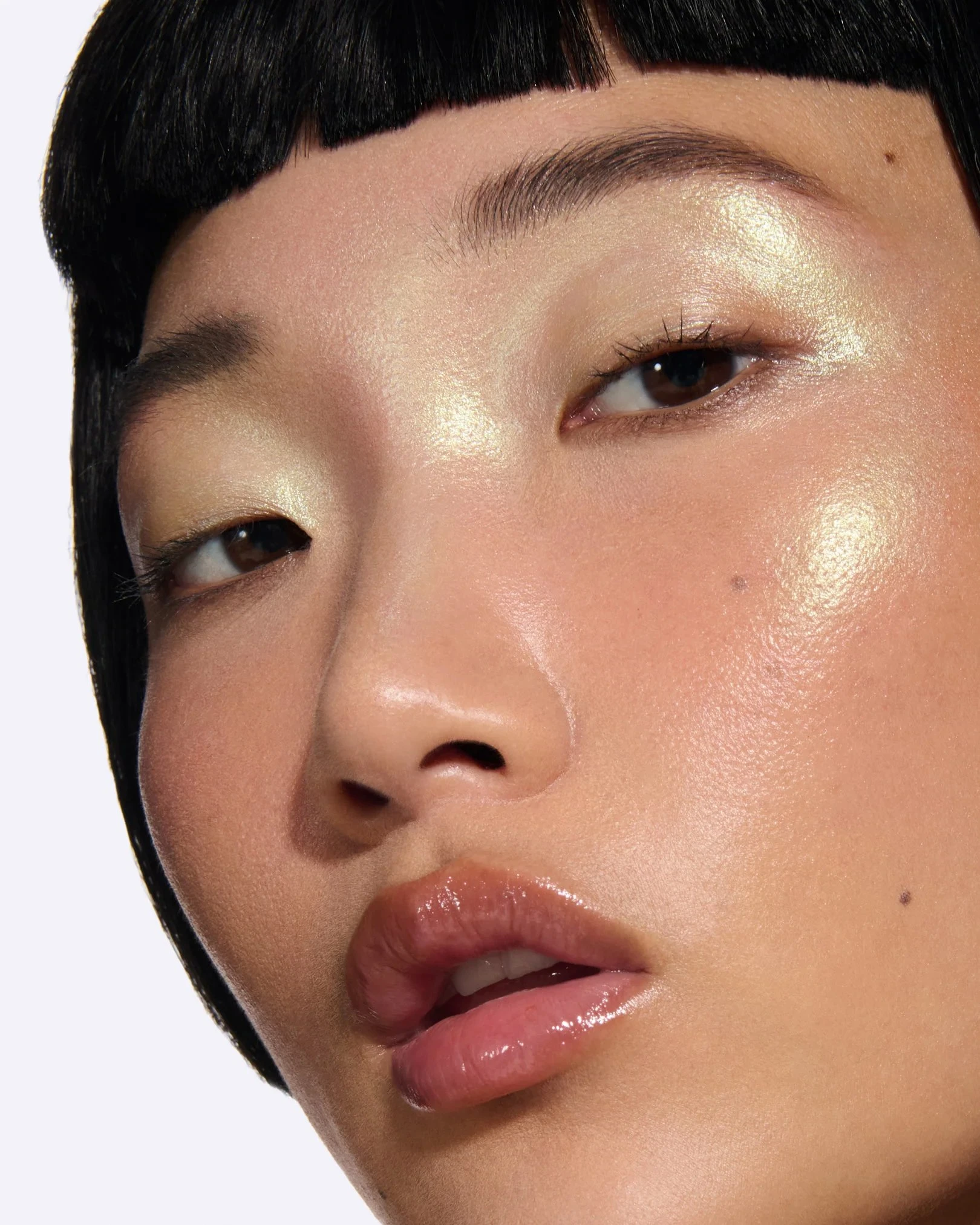 GODMODE: Хлоя Грейс Морец пен Рина Саваяма геймерлерге арналған косметика ұсынды