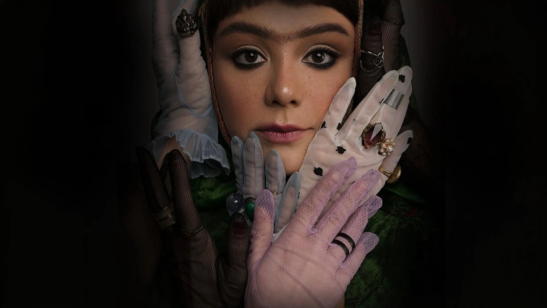 Айсулу Азимбаева | Кадр из постера спектакля «Девчонка и развод» 