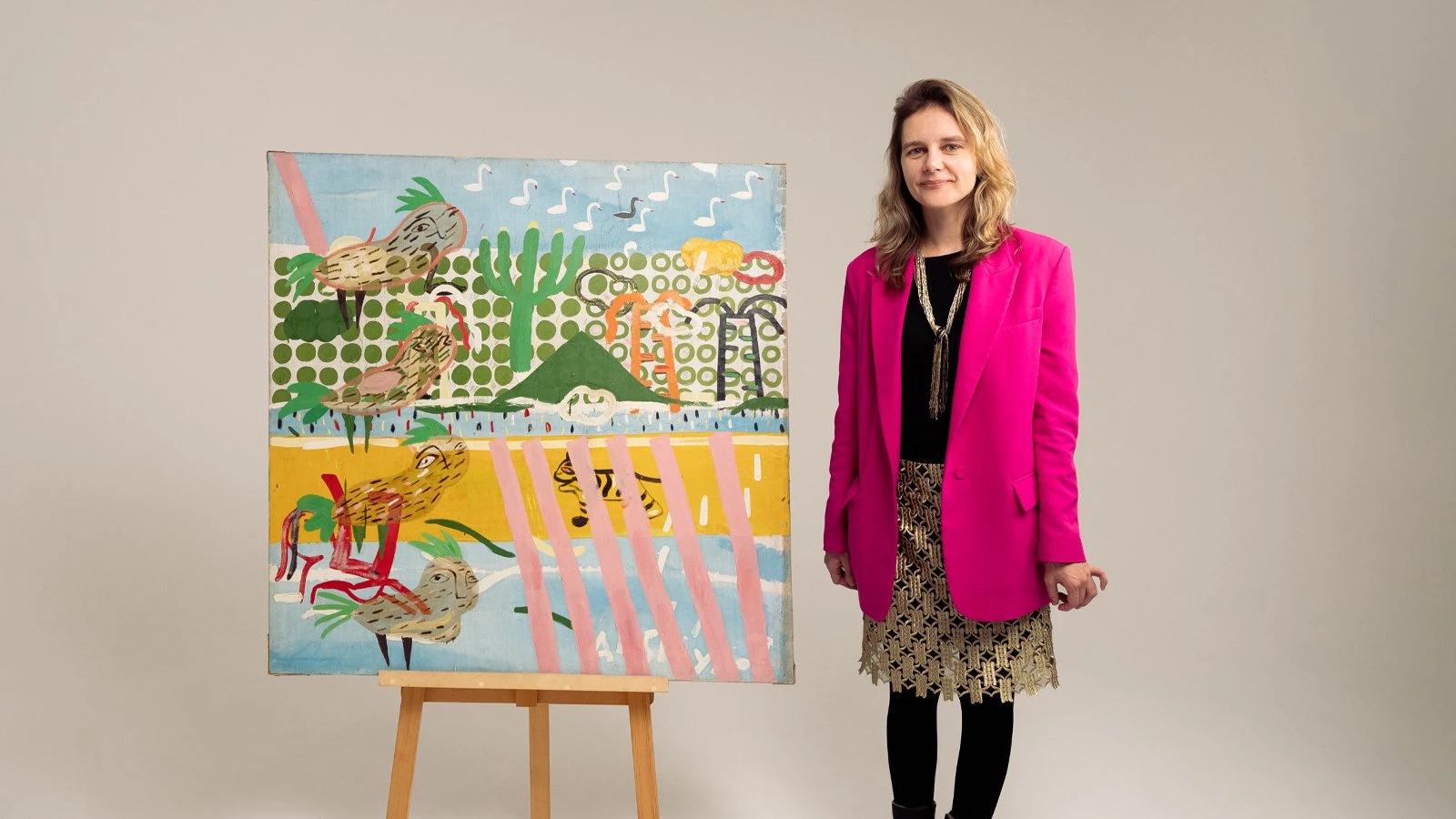 Инга Латсе с картиной  Алмагуль Менлибаевой «Райское время», 1992 г. Фотограф: Тимур