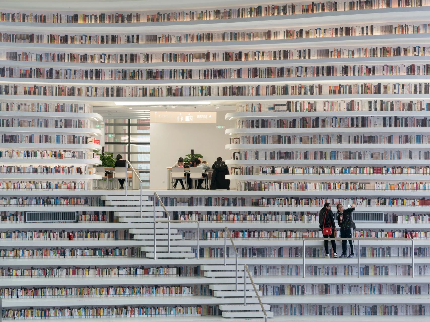 Әлемнің футуристік стильдегі кітапханаларына саяхат