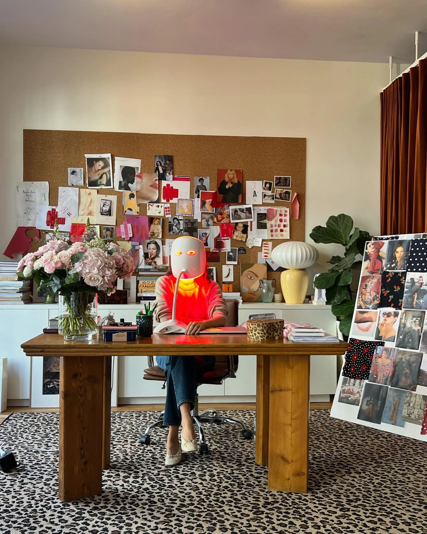 Instagram @jeannedamas