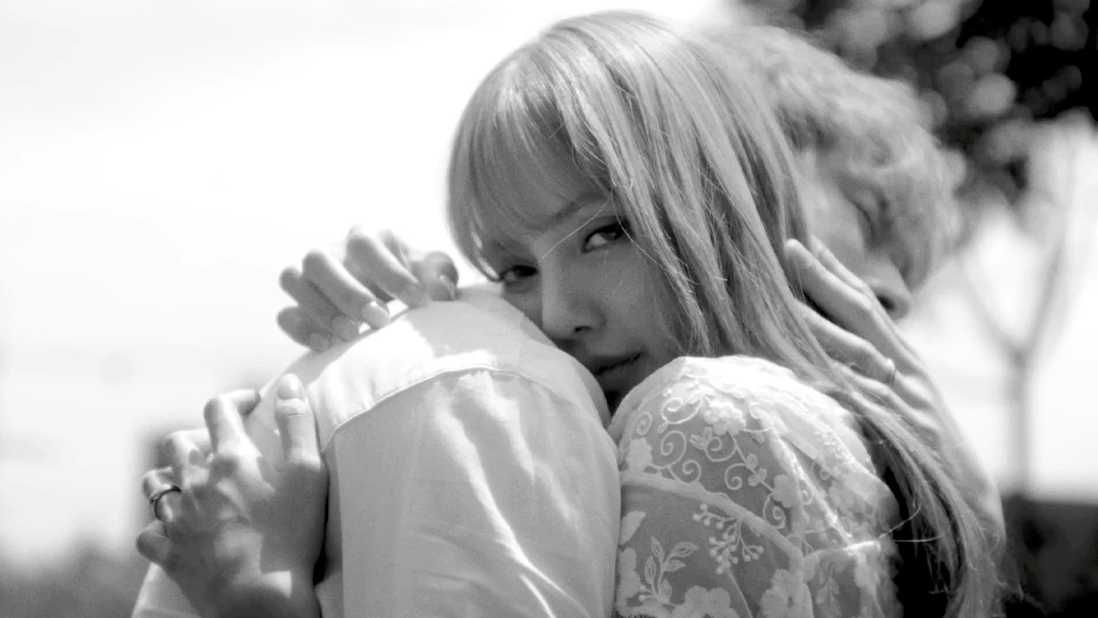 LISA в музыкальном видео на песню Dream