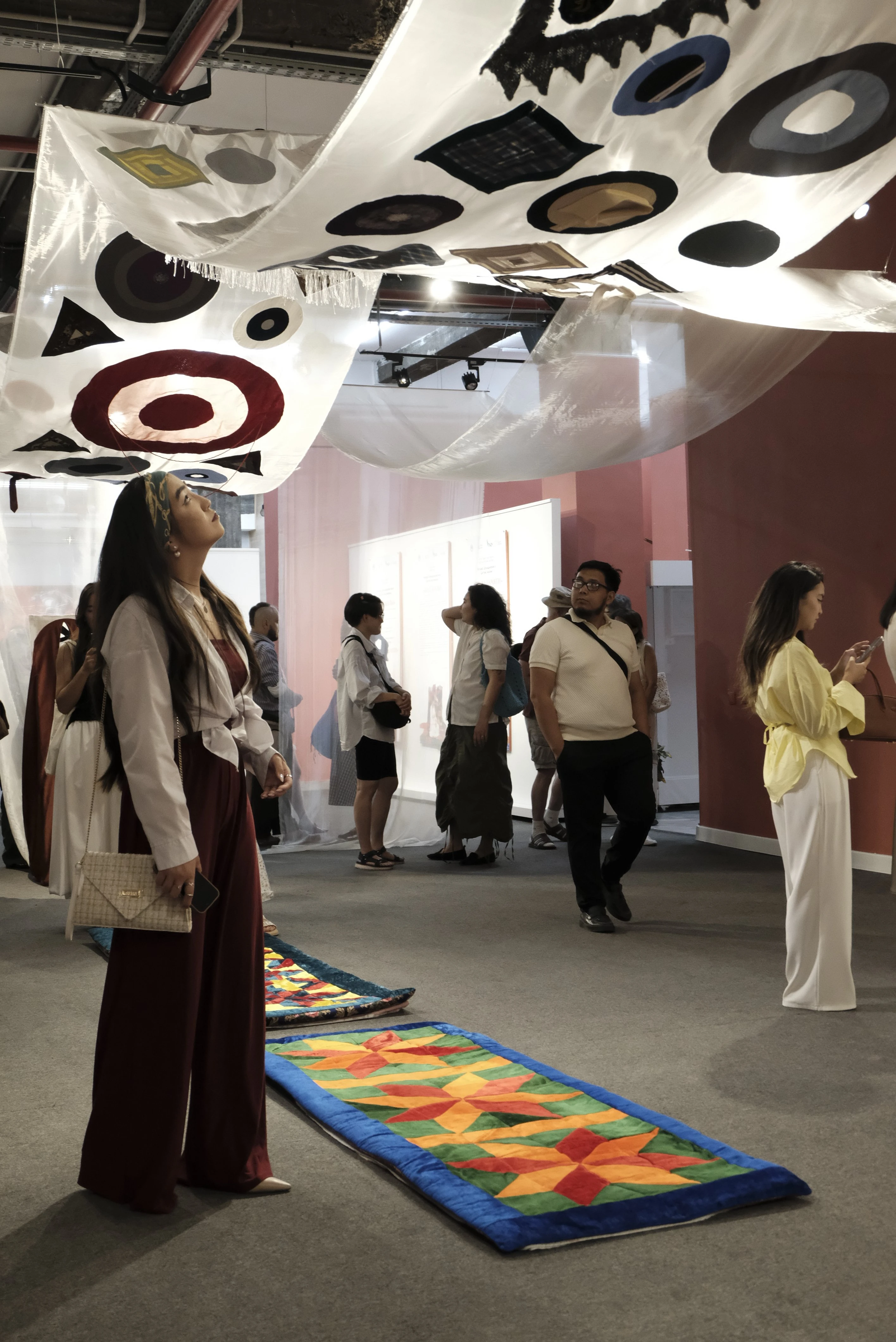 В Almaty Gallery началась выставка «Дорога памяти»