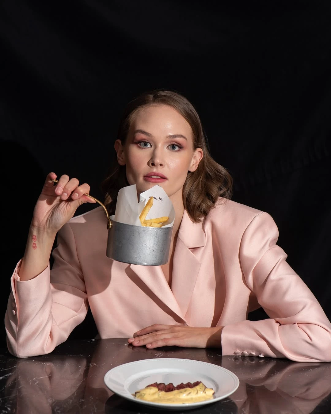 Тамақ емес, әсер: мейрамханалар бүгінде қонақтарды қалай тартады?