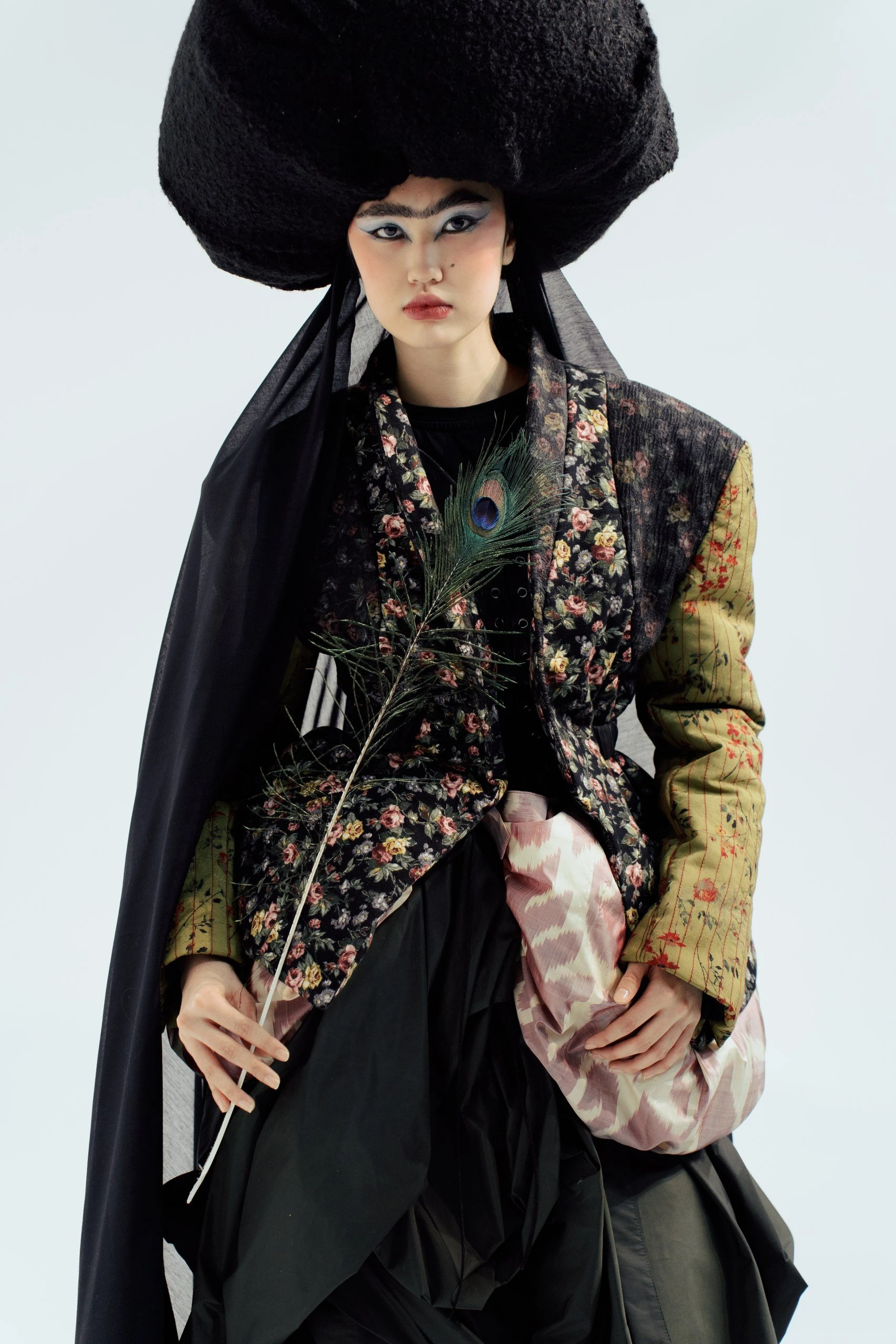 Qystau: перформанс, объединивший моду, искусство и театр