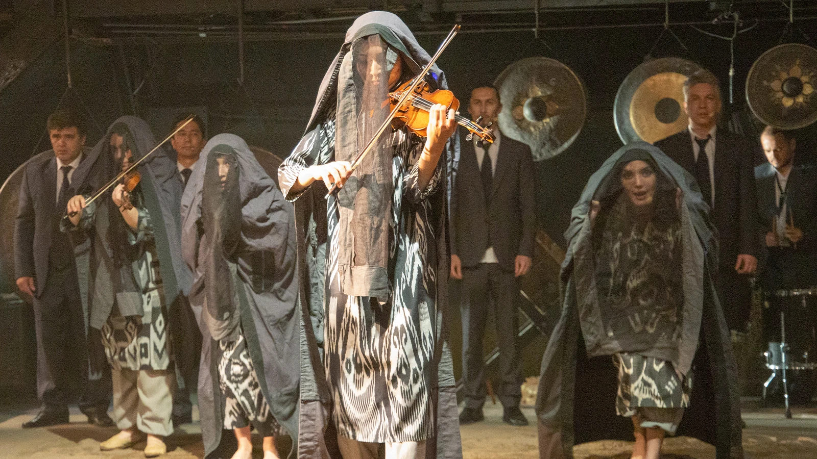 Саундрама «Семь лун» театра «Ильхом» в Казахстане