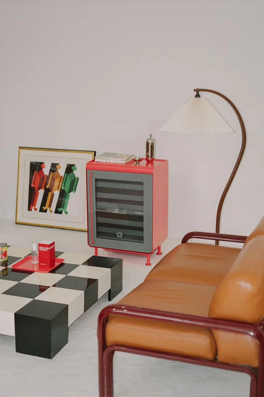 Ең жарқын тоңазытқыш: MALIN+GOETZ x Rocco ұсынған Tomato Girl Fridge