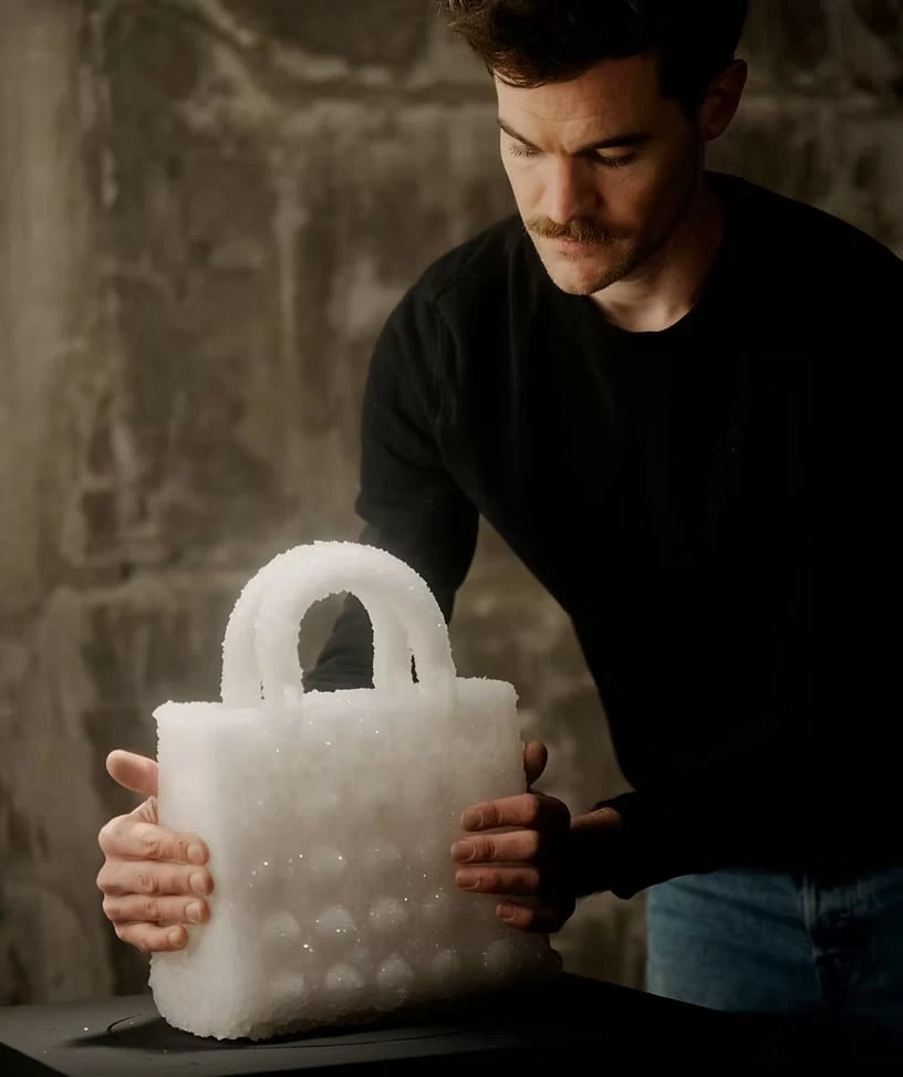 Кристаллизованная Lady Dior: символ роста и силы природы