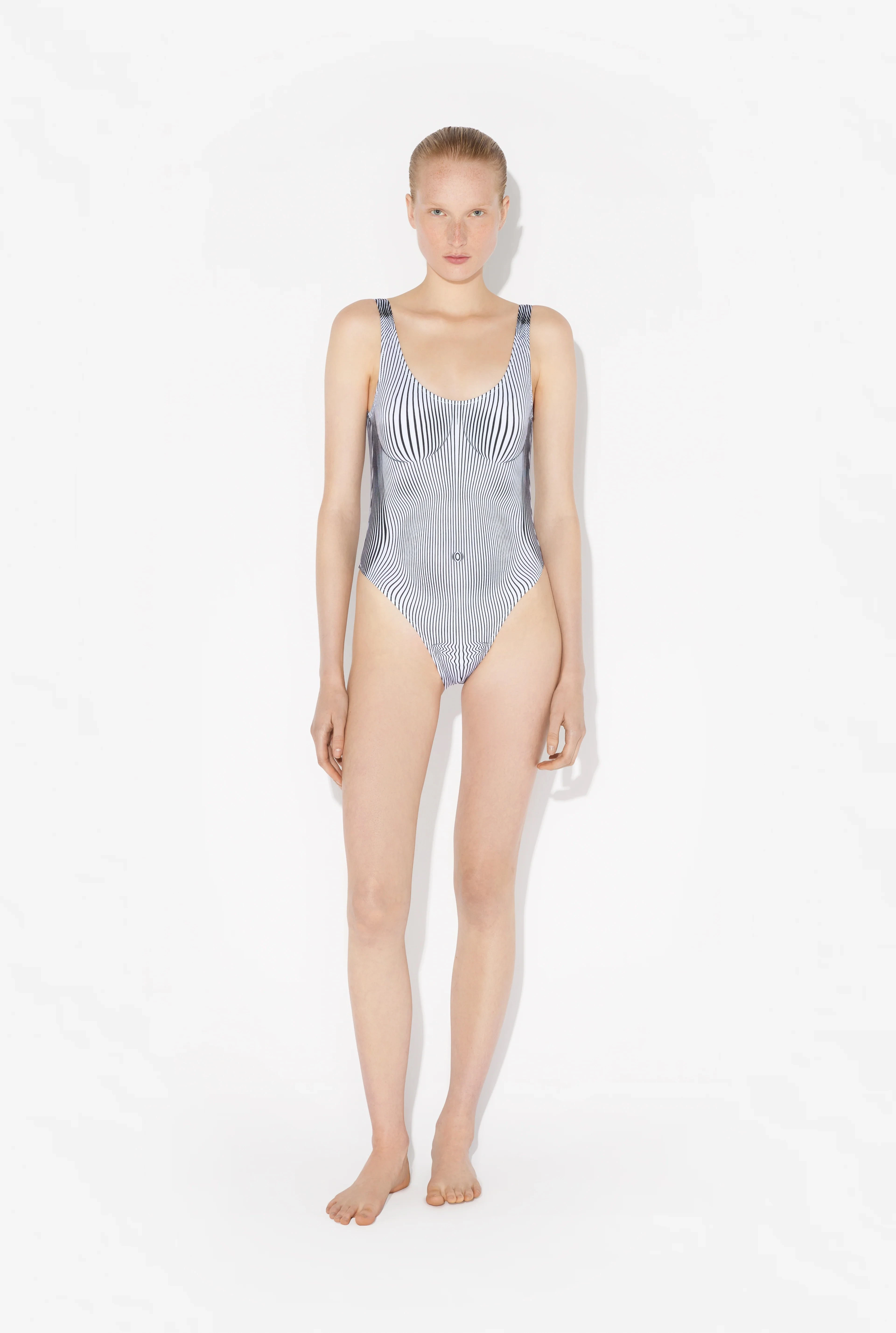 Жаркий сезон: самые модные купальники этого лета