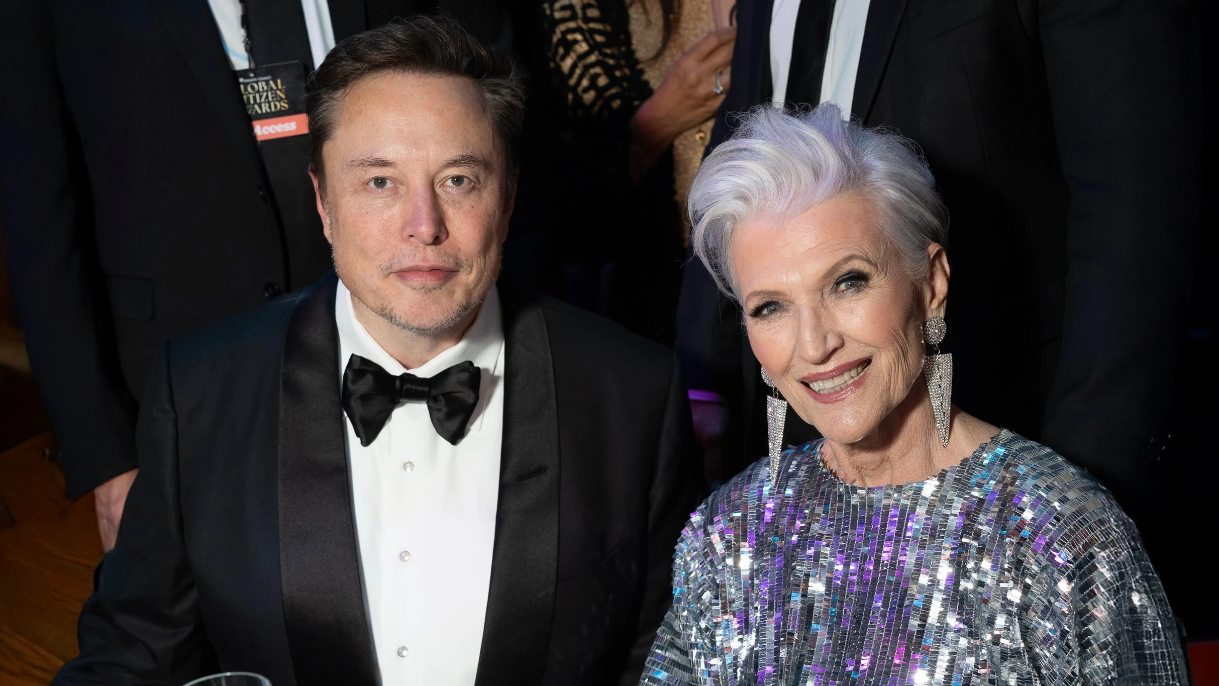 X (Twitter): @mayemusk