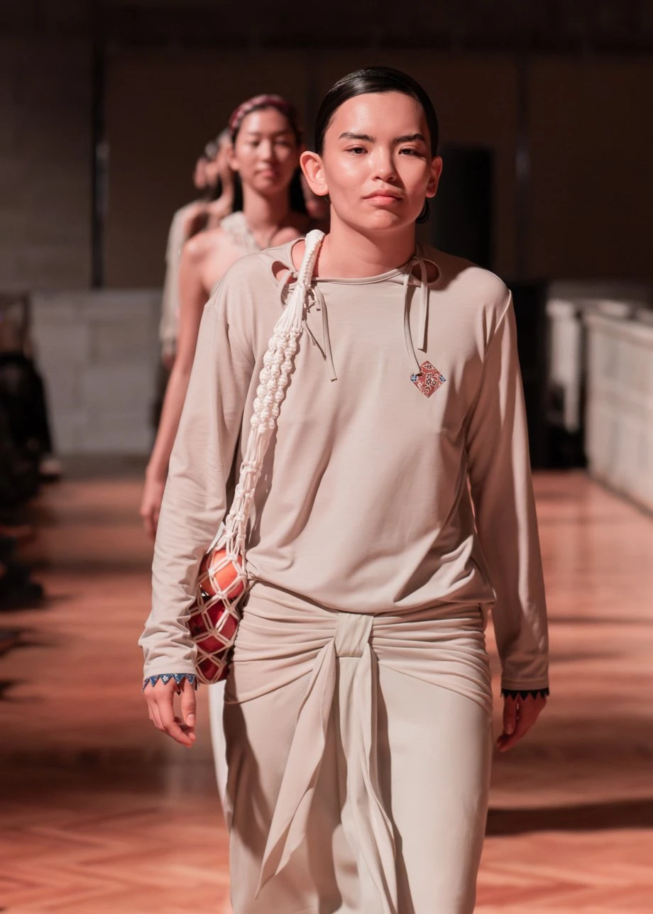 J.KIM жайған дастархан: Quroq топтамасының жылулыққа толы көрсетілімі