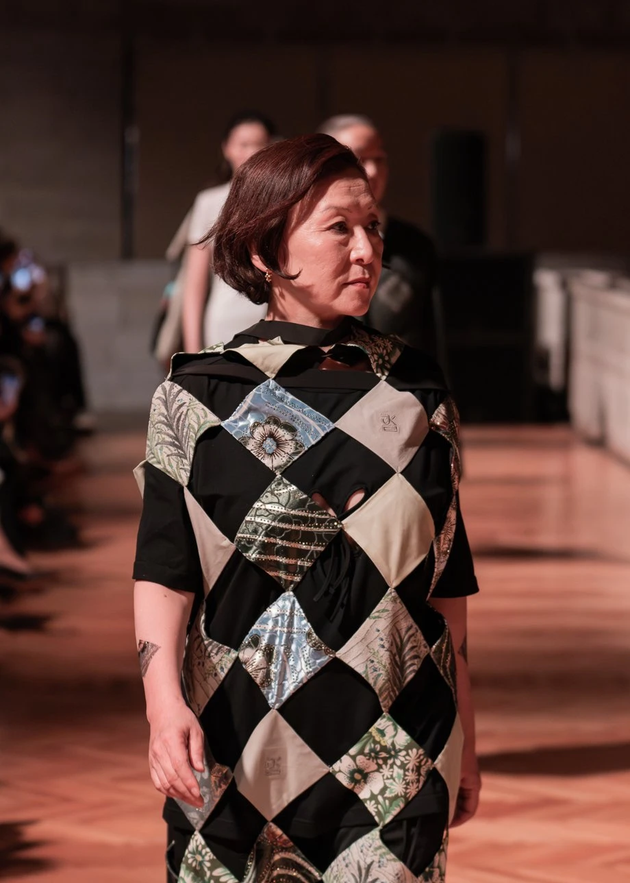 J.KIM жайған дастархан: Quroq топтамасының жылулыққа толы көрсетілімі