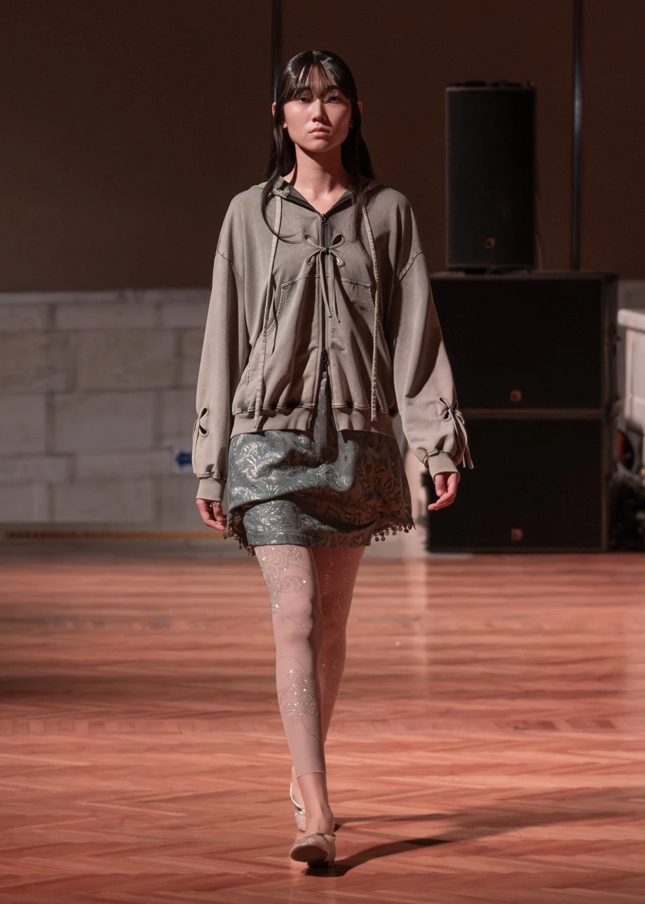 J.KIM жайған дастархан: Quroq топтамасының жылулыққа толы көрсетілімі