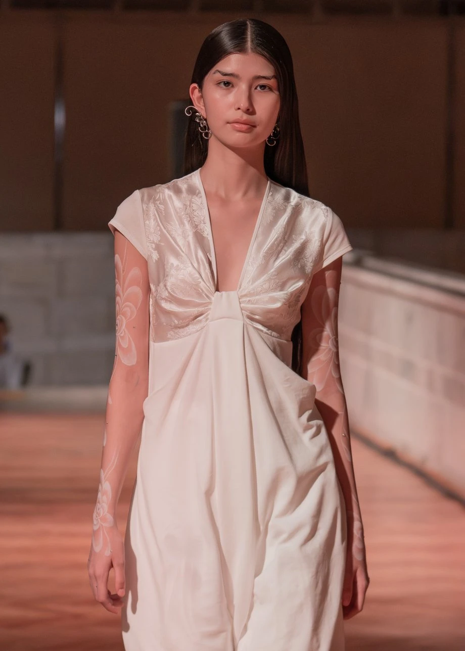 J.KIM жайған дастархан: Quroq топтамасының жылулыққа толы көрсетілімі