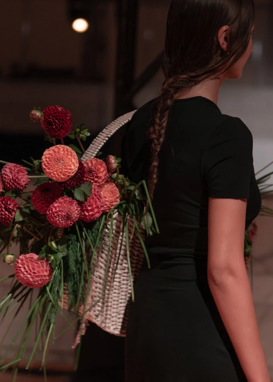 J.KIM жайған дастархан: Quroq топтамасының жылулыққа толы көрсетілімі