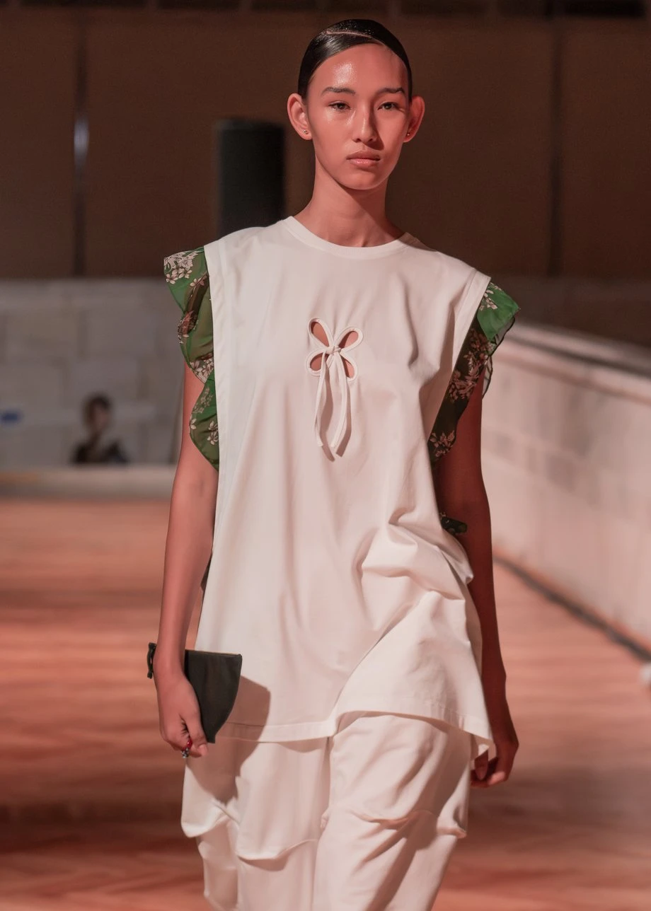 J.KIM жайған дастархан: Quroq топтамасының жылулыққа толы көрсетілімі