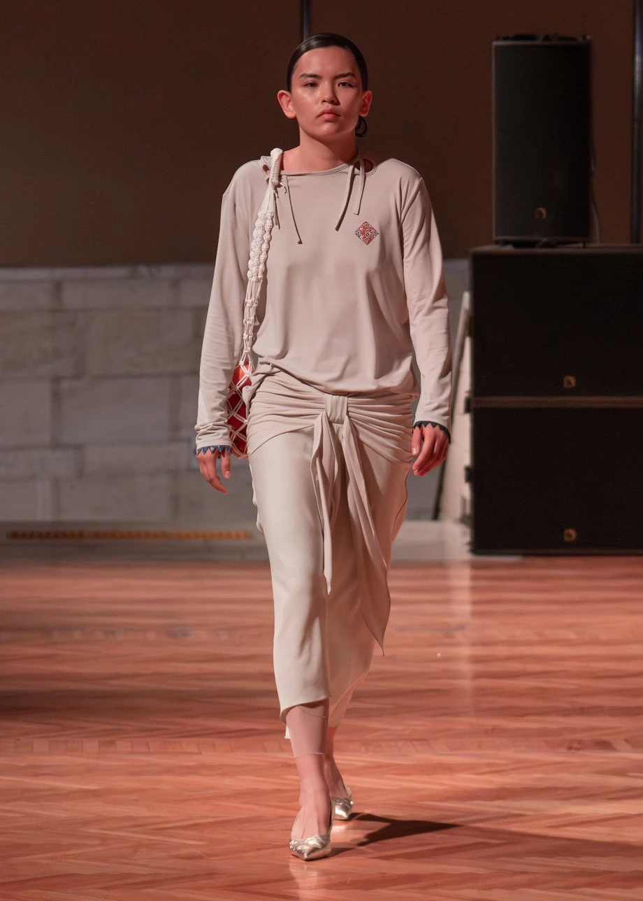 J.KIM жайған дастархан: Quroq топтамасының жылулыққа толы көрсетілімі