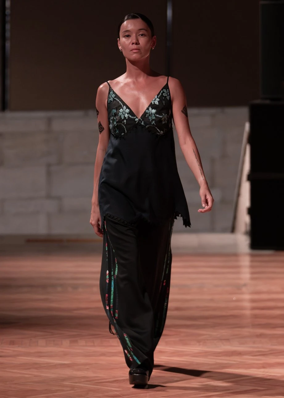 J.KIM жайған дастархан: Quroq топтамасының жылулыққа толы көрсетілімі