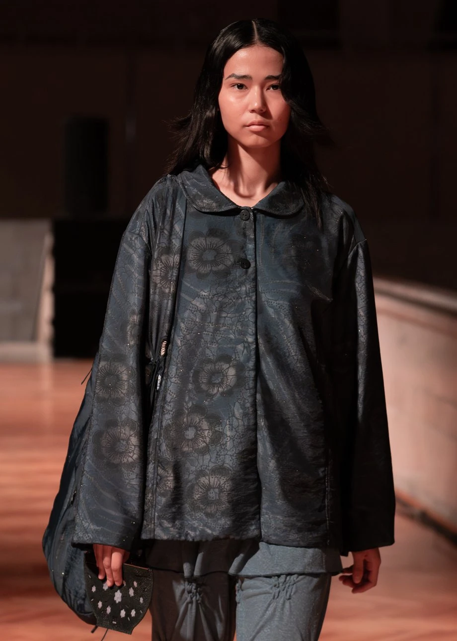 J.KIM жайған дастархан: Quroq топтамасының жылулыққа толы көрсетілімі