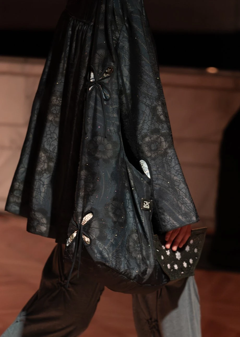 J.KIM жайған дастархан: Quroq топтамасының жылулыққа толы көрсетілімі