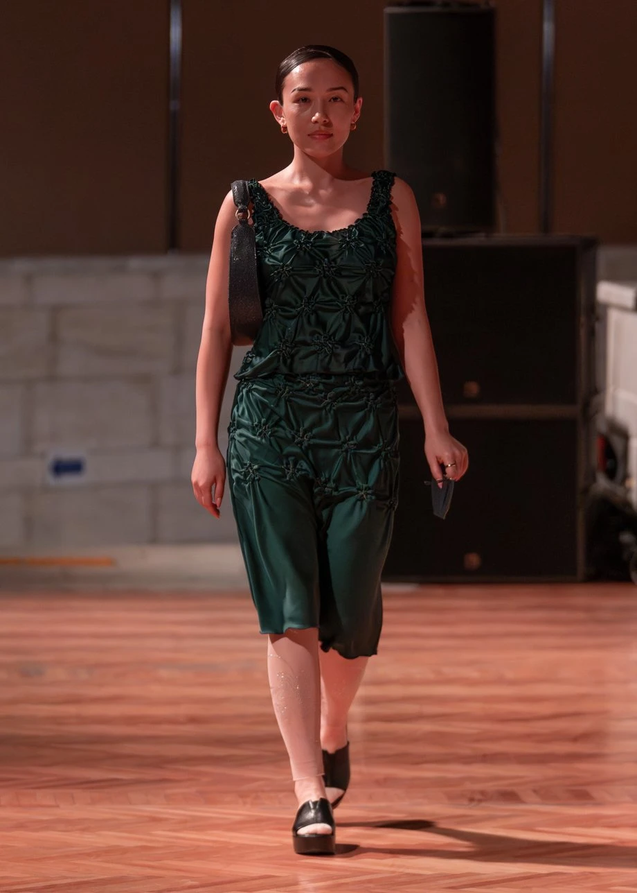 J.KIM жайған дастархан: Quroq топтамасының жылулыққа толы көрсетілімі