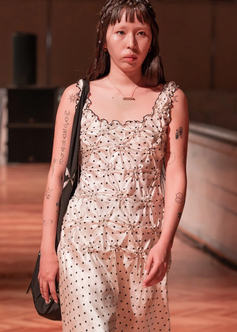 J.KIM жайған дастархан: Quroq топтамасының жылулыққа толы көрсетілімі