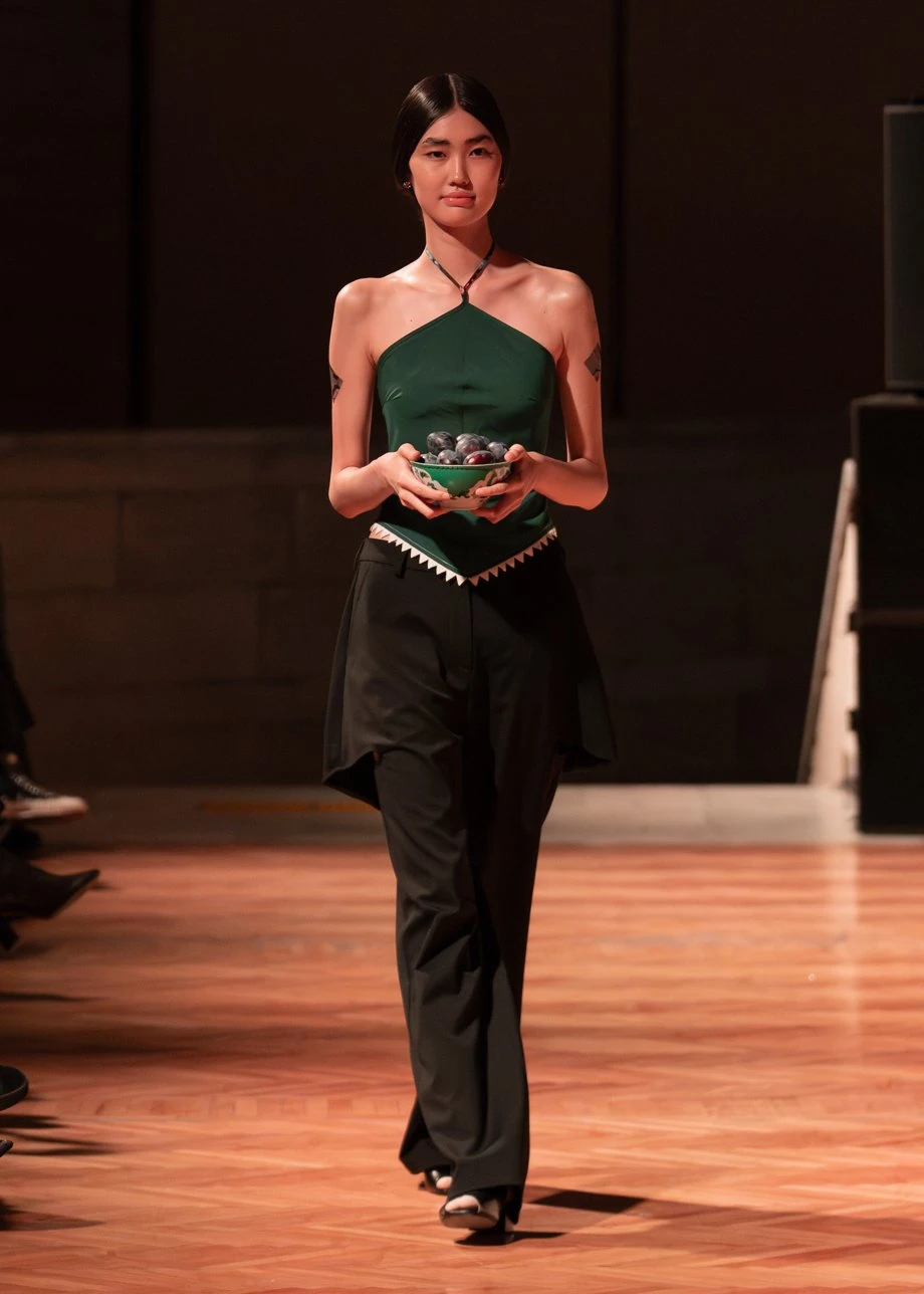 J.KIM жайған дастархан: Quroq топтамасының жылулыққа толы көрсетілімі