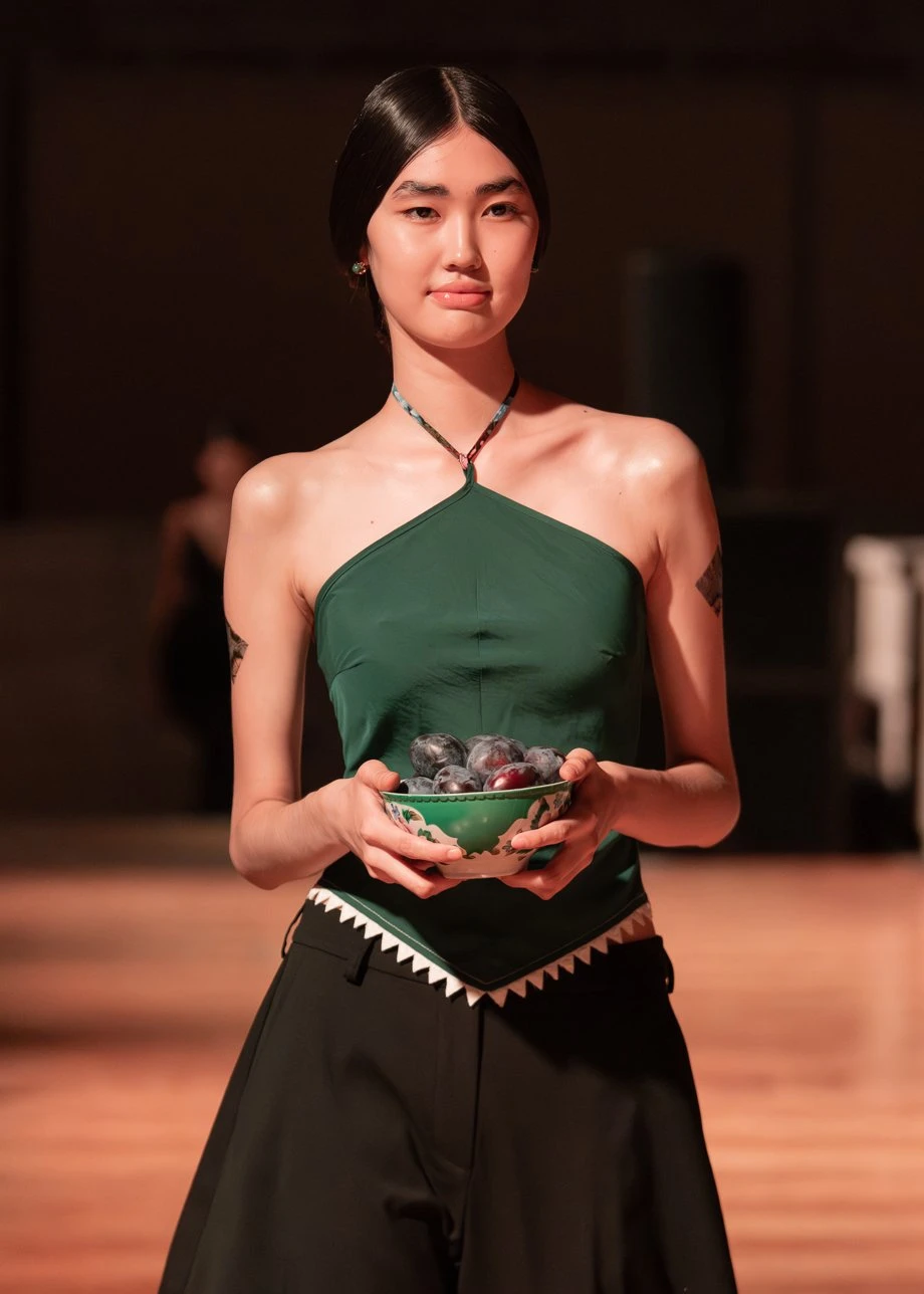 J.KIM жайған дастархан: Quroq топтамасының жылулыққа толы көрсетілімі