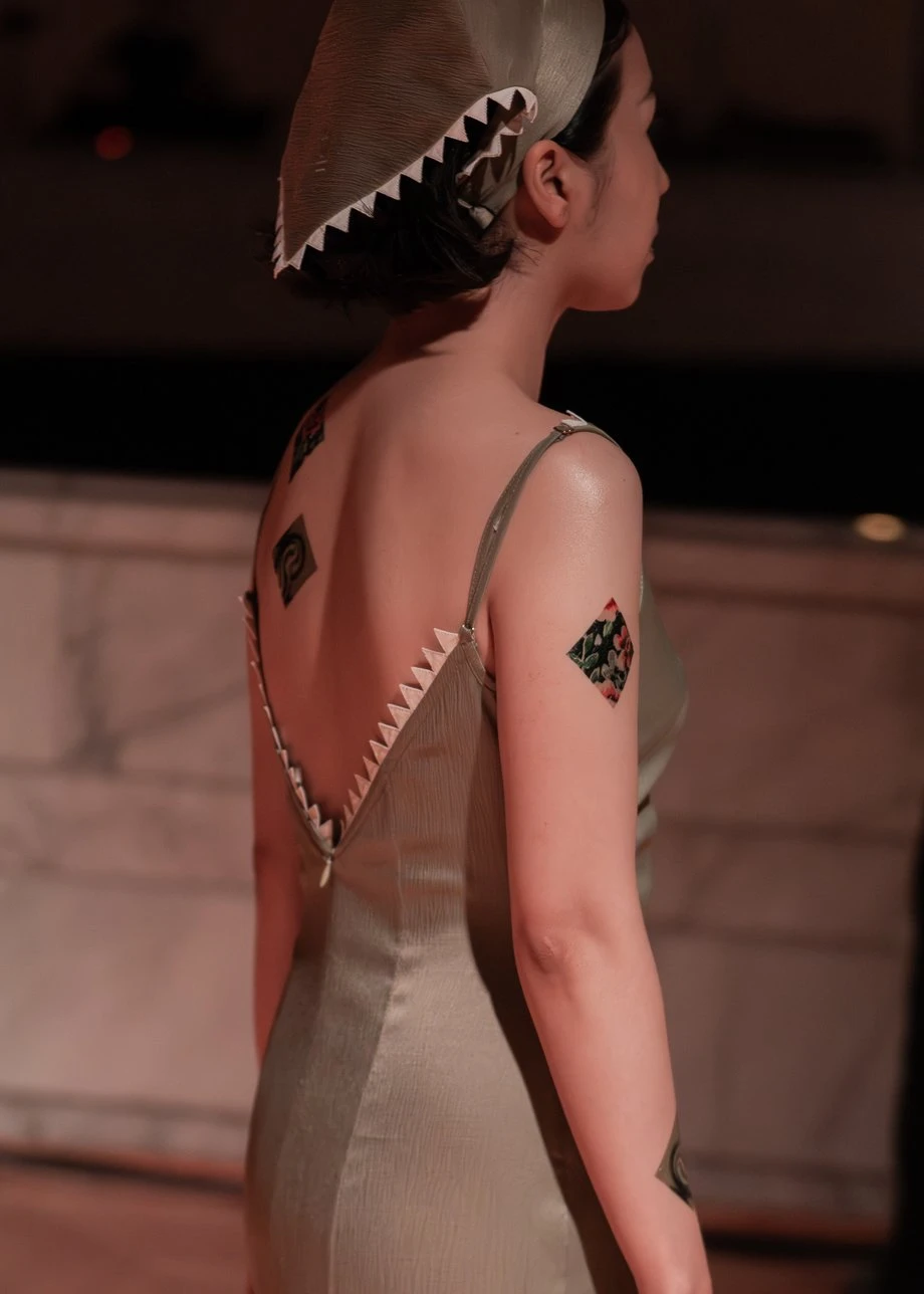 J.KIM жайған дастархан: Quroq топтамасының жылулыққа толы көрсетілімі