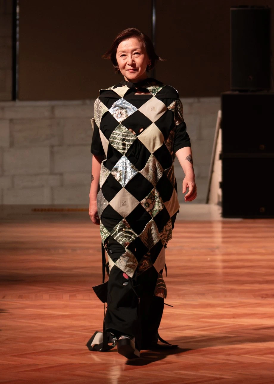 J.KIM жайған дастархан: Quroq топтамасының жылулыққа толы көрсетілімі