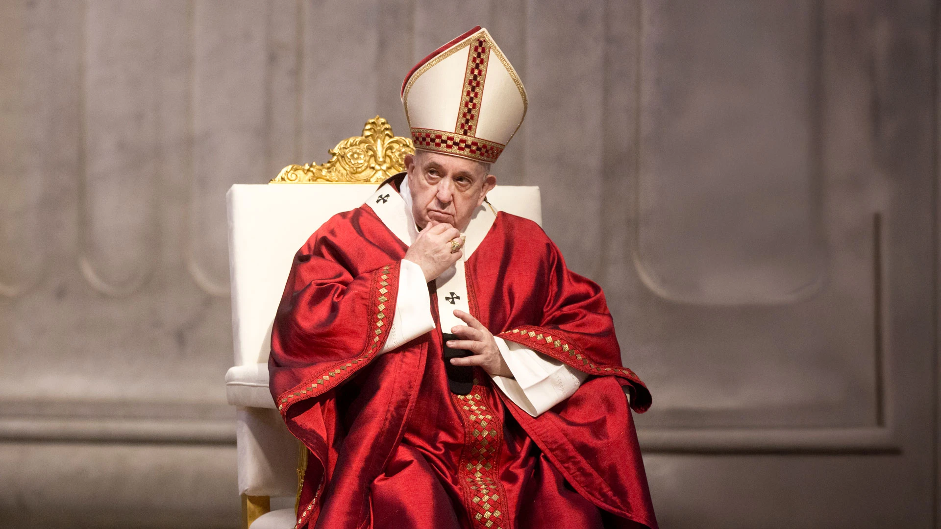 Папа Франциск возглавляет мессу в честь Пятидесятницы 31 мая 2020 года в Ватикане | Getty Images