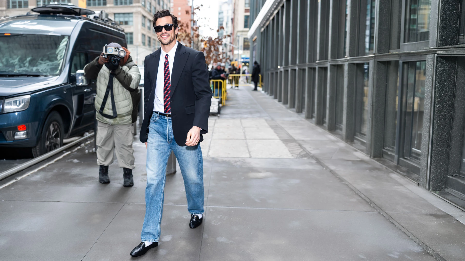 Пол Энтони Келли на фотографии, сделанной 11 февраля 2026 года на площади Хадсон-сквер в Нью-Йорке | Getty Images