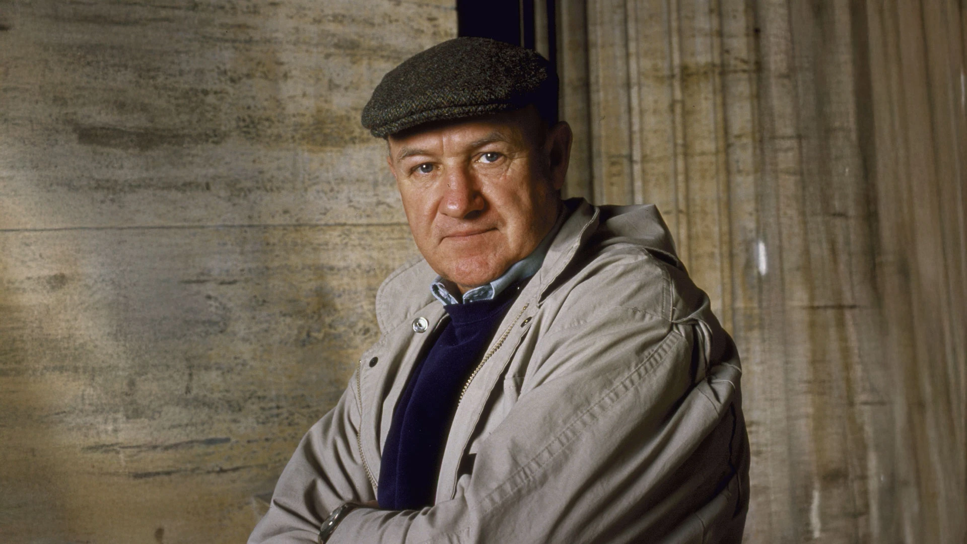 Актер Джин Хэкман во время перерыва в съемках на вокзале Юнион-Стейшн | Getty Images