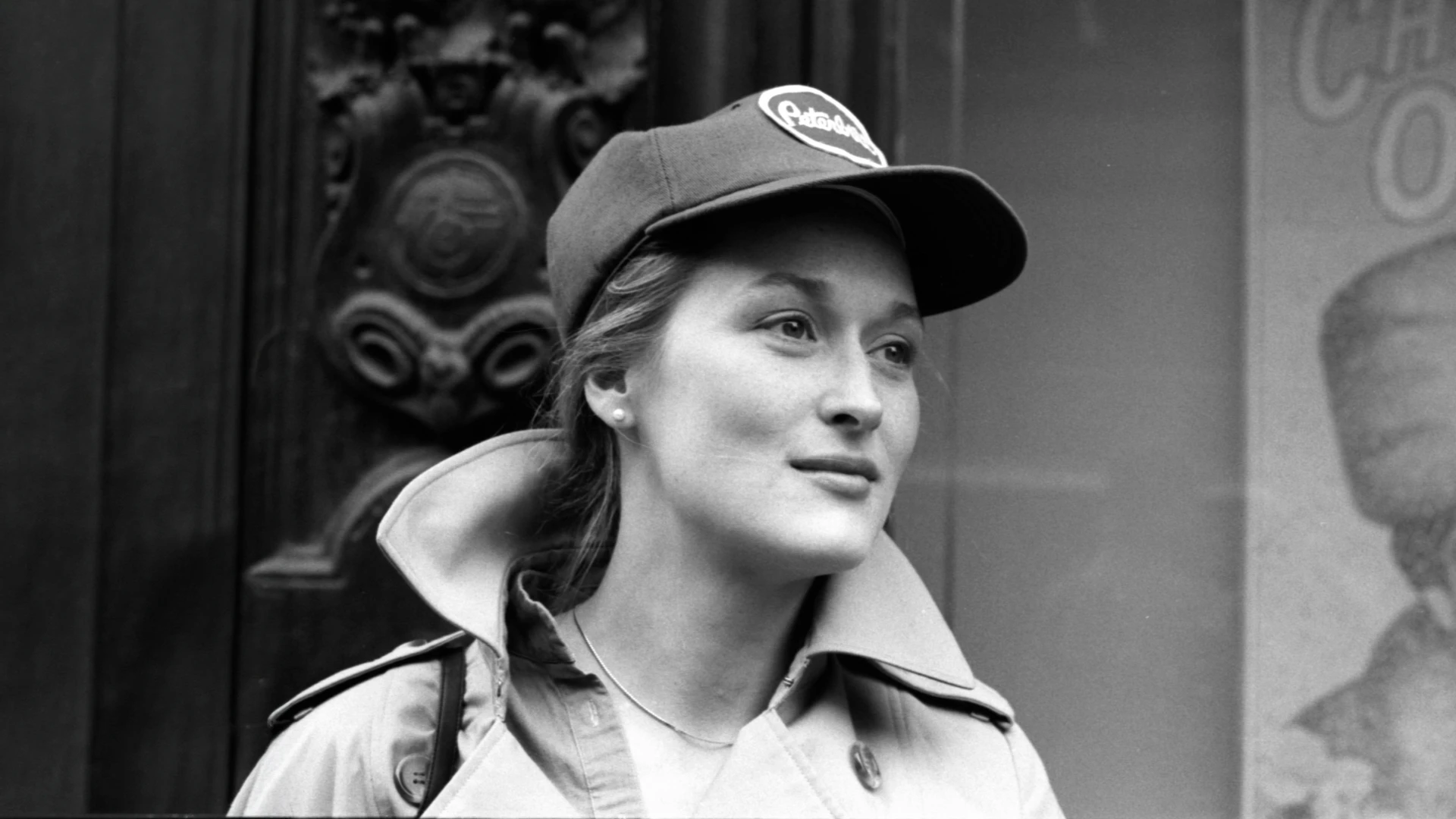 Мэрил Стрип 1979 жылы Public Theater театрының алдында | Фотосуретші: Джек Митчелл | Getty Images