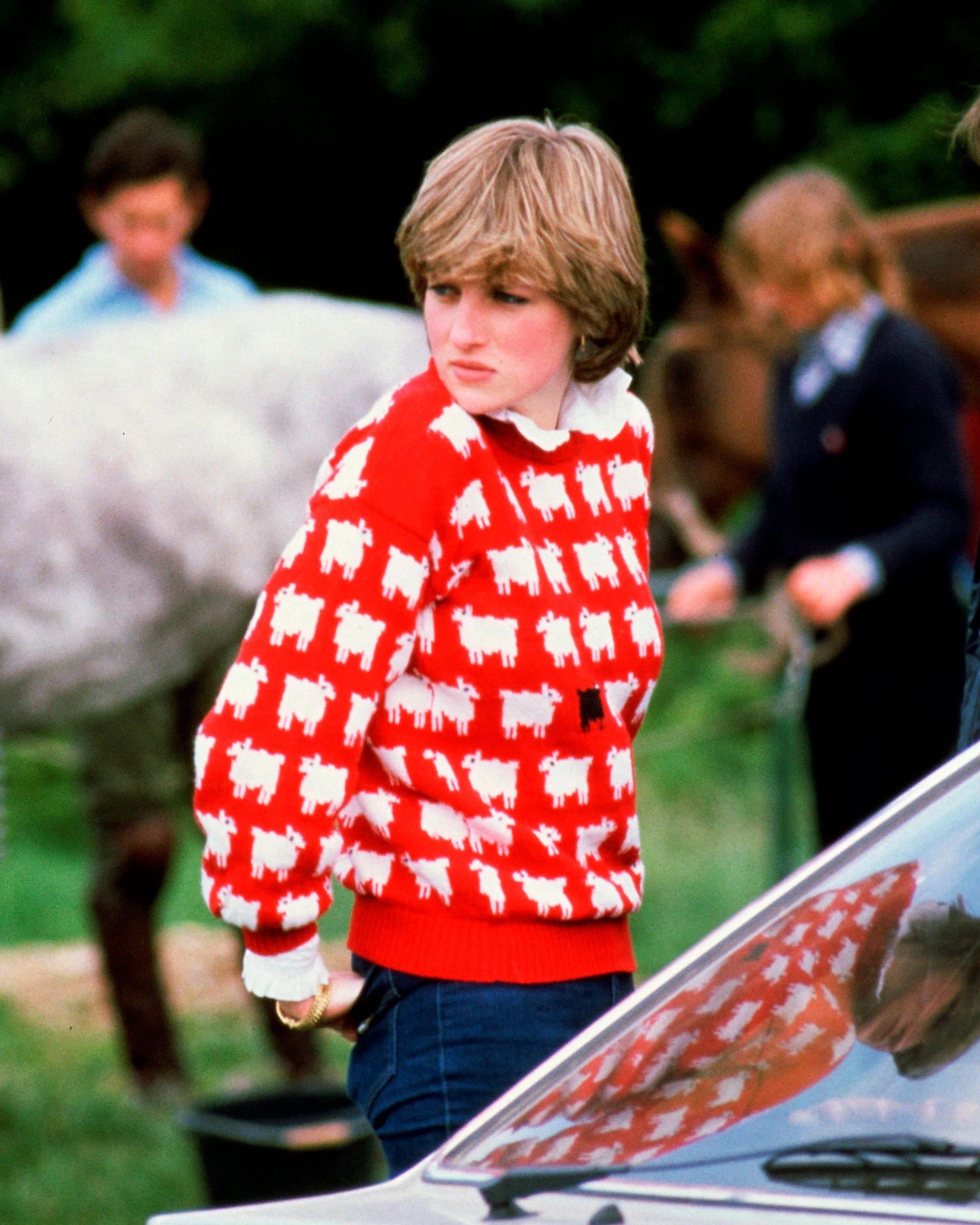 Диана, принцесса Уэльская, в шерстяном джемпере «Черная овечка» от Warm and Wonderful (Muir & Osborne) на турнире по поло в Виндзоре, июнь 1981 года | Getty Images