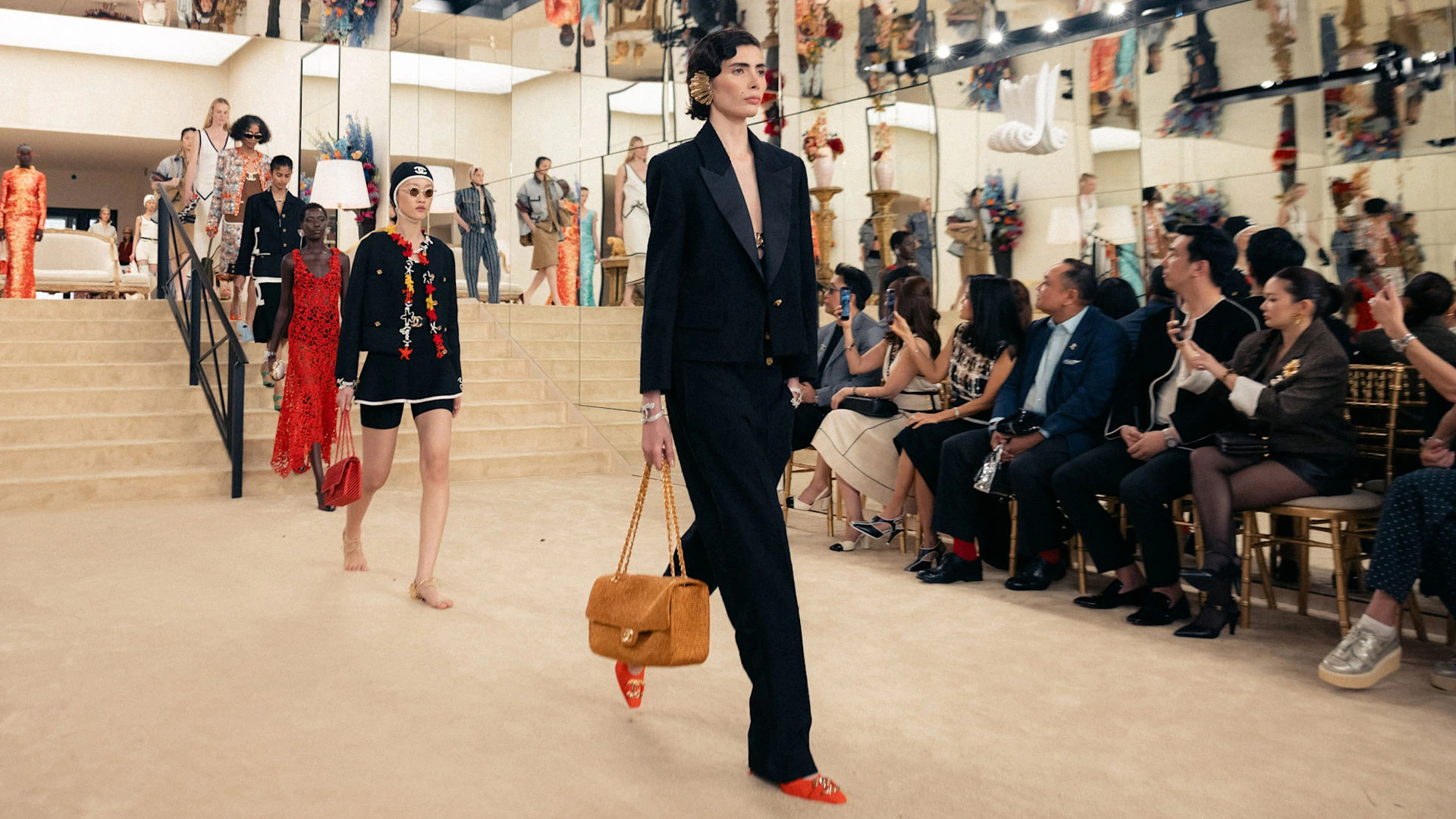 Показ Chanel | Spotlight