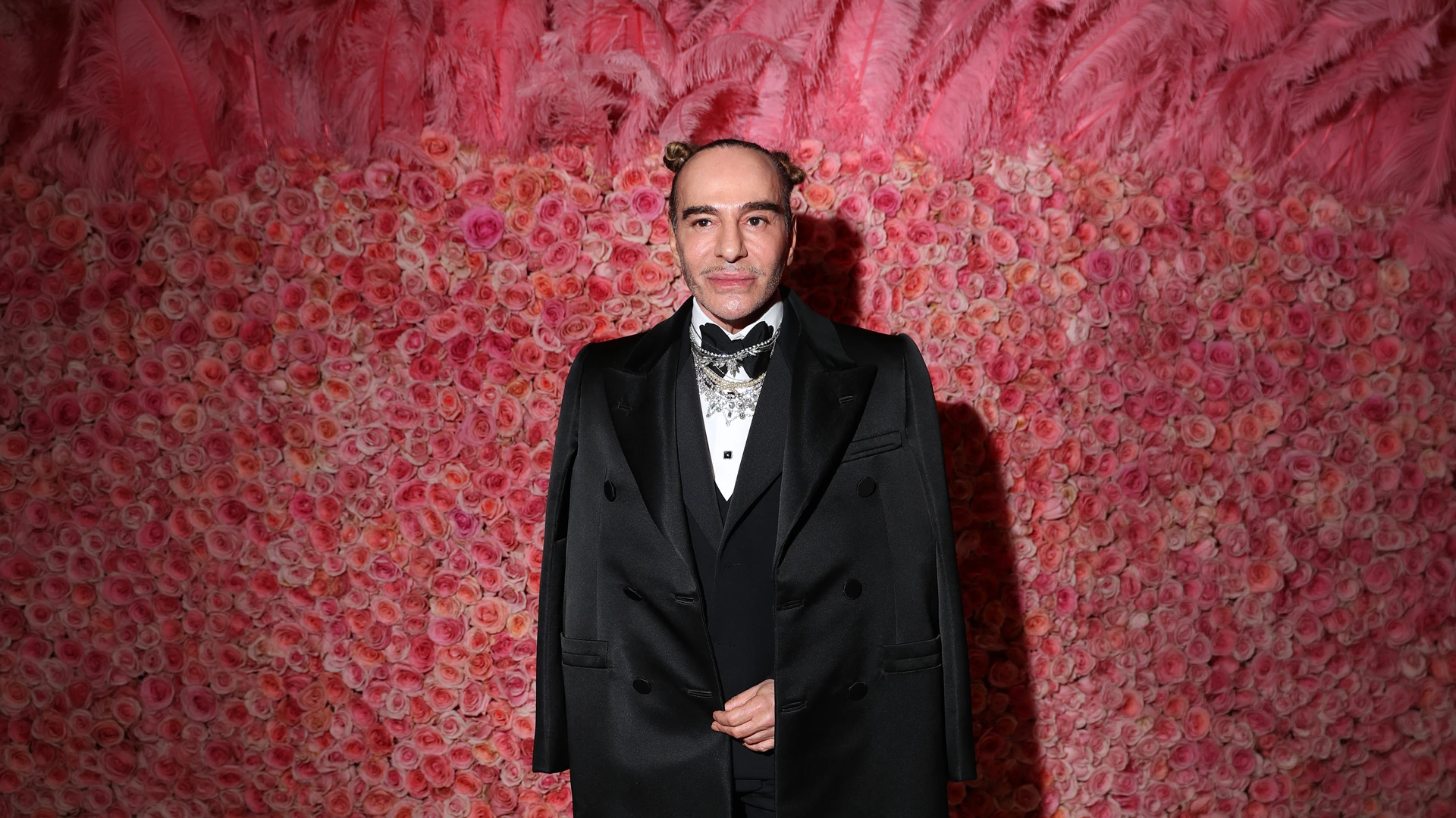 Джон Гальяно на Met Gala, 6 мая 2019 года в Нью-Йорке | Kevin Tachman / Getty Images