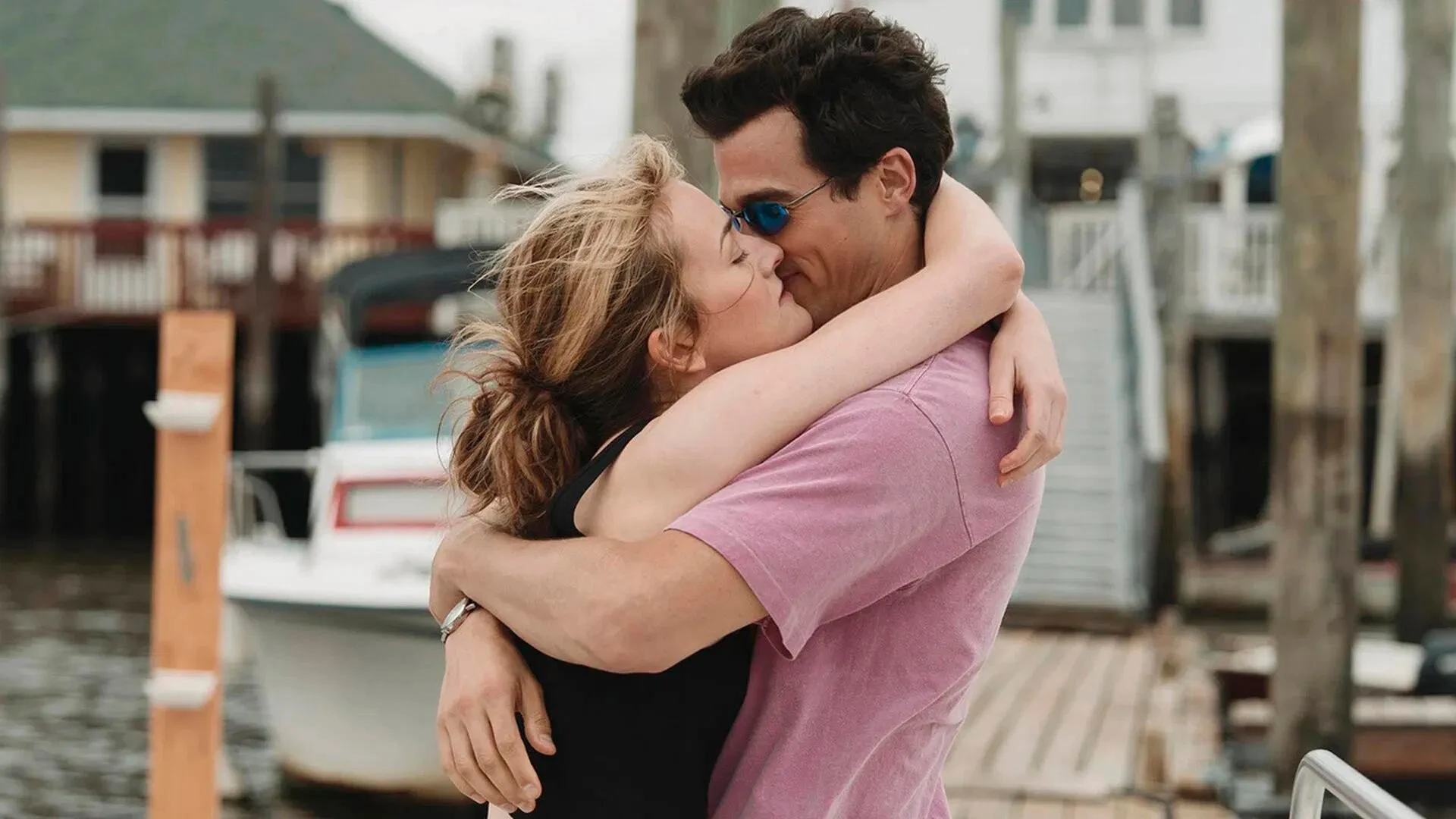 Кадр из сериала «Американская история любви» | IMDb