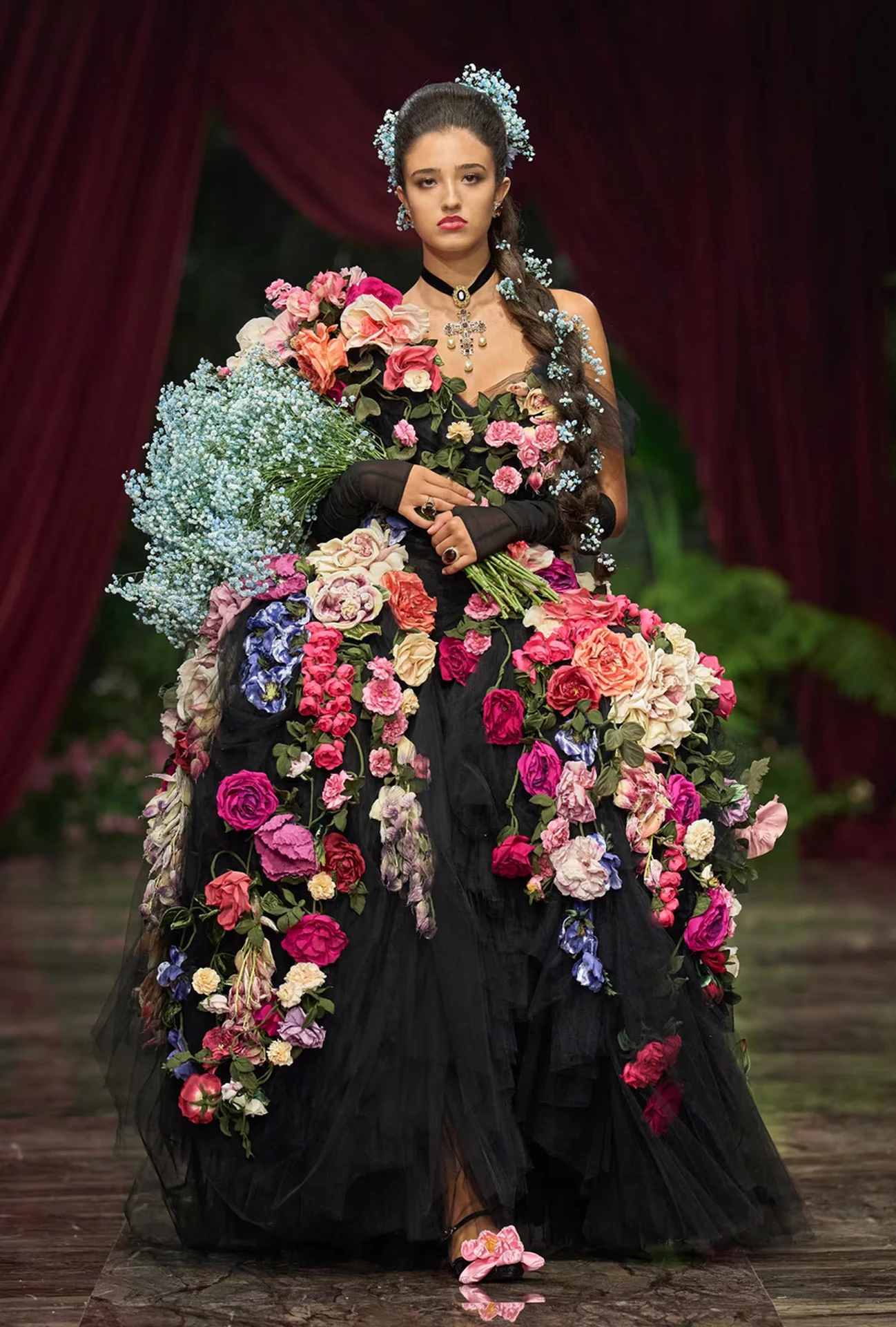Леони Кассель | Официальный сайт Dolce & Gabbana Alta Moda