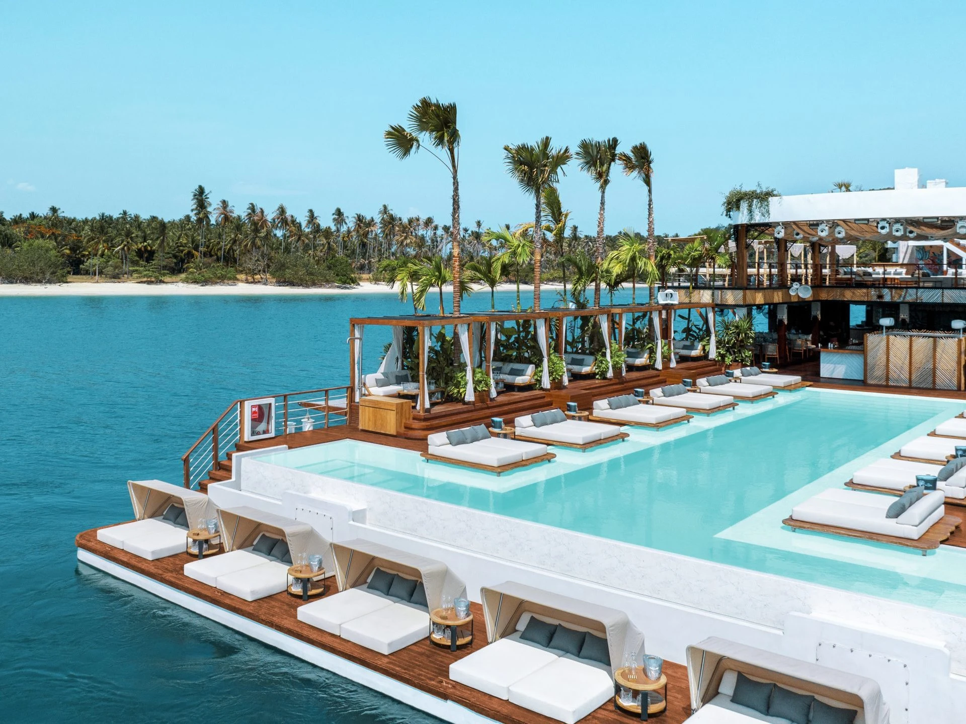 Фото: Facebook.com @yonabeach