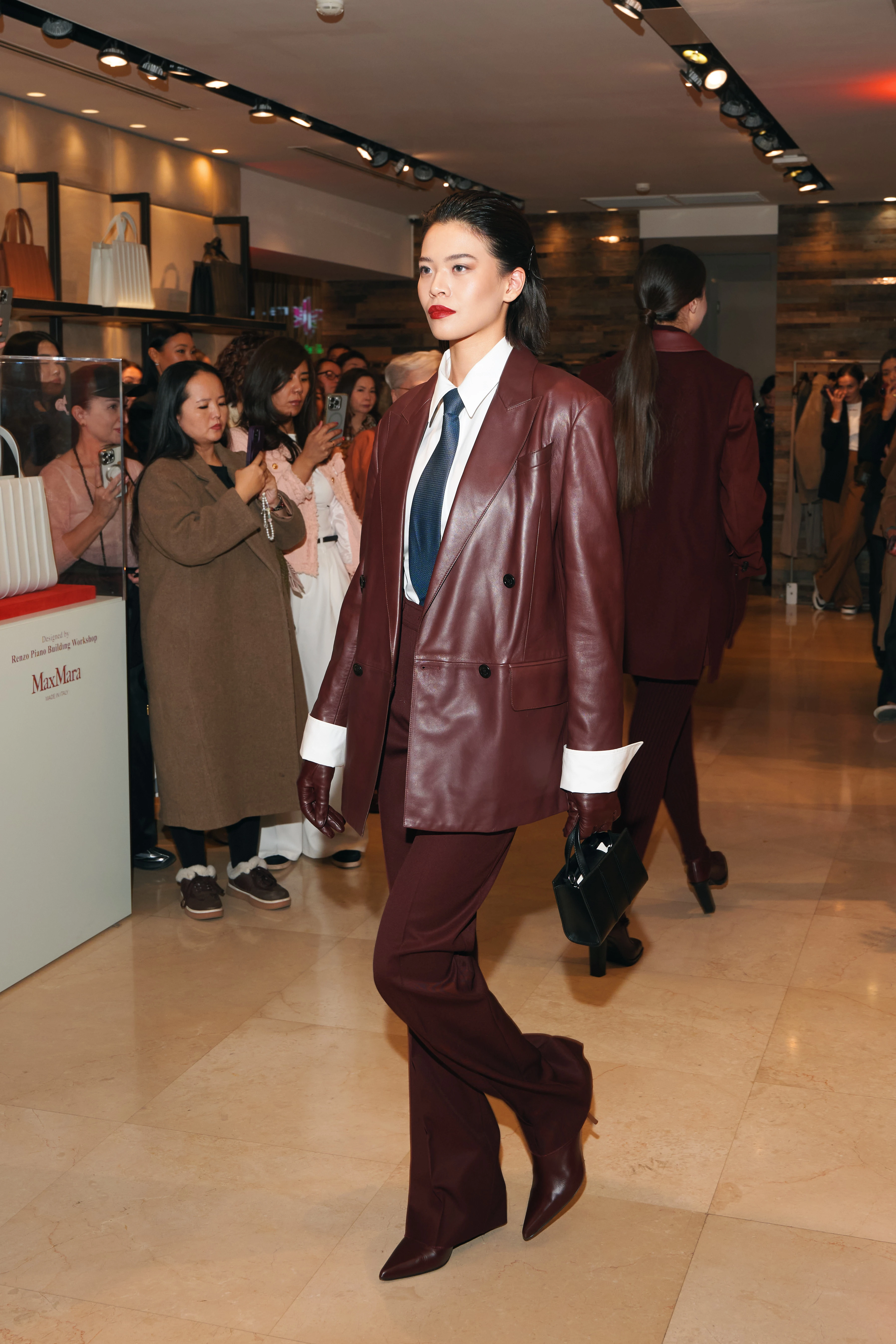 Whitney Bag: Сәулет өнерінен туған сөмкенің он жылдығы