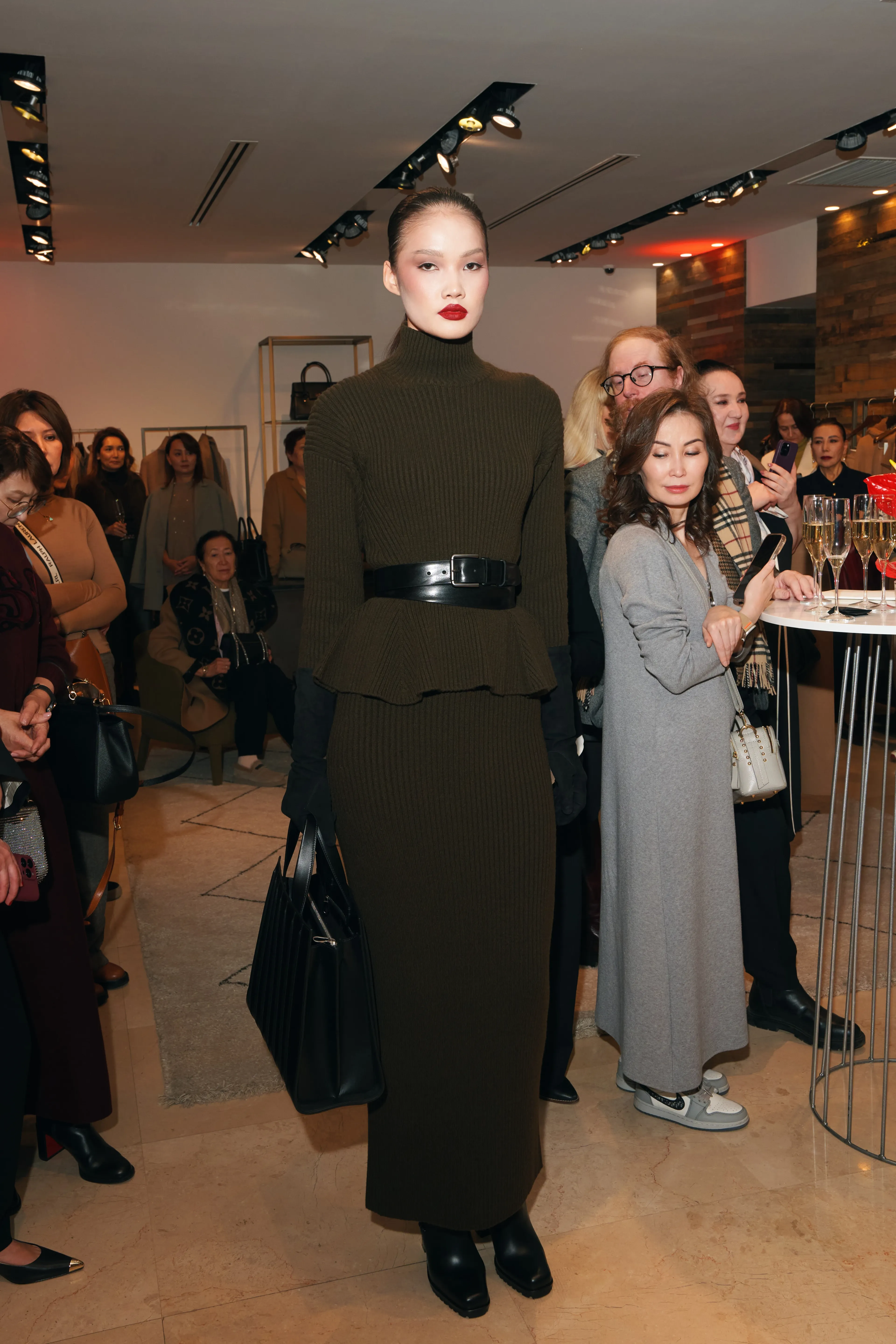 Whitney Bag: Сәулет өнерінен туған сөмкенің он жылдығы