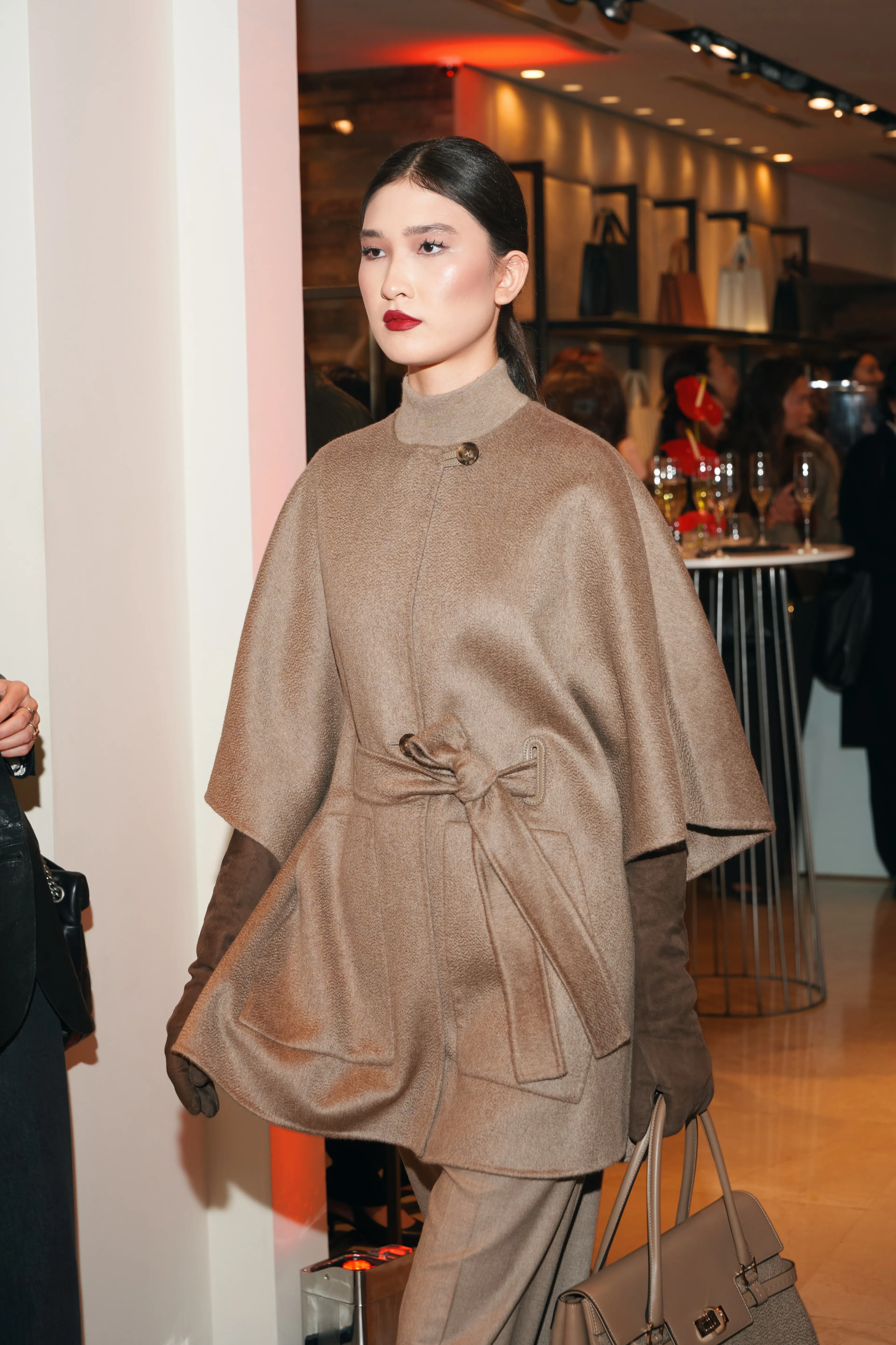 Whitney Bag: Сәулет өнерінен туған сөмкенің он жылдығы