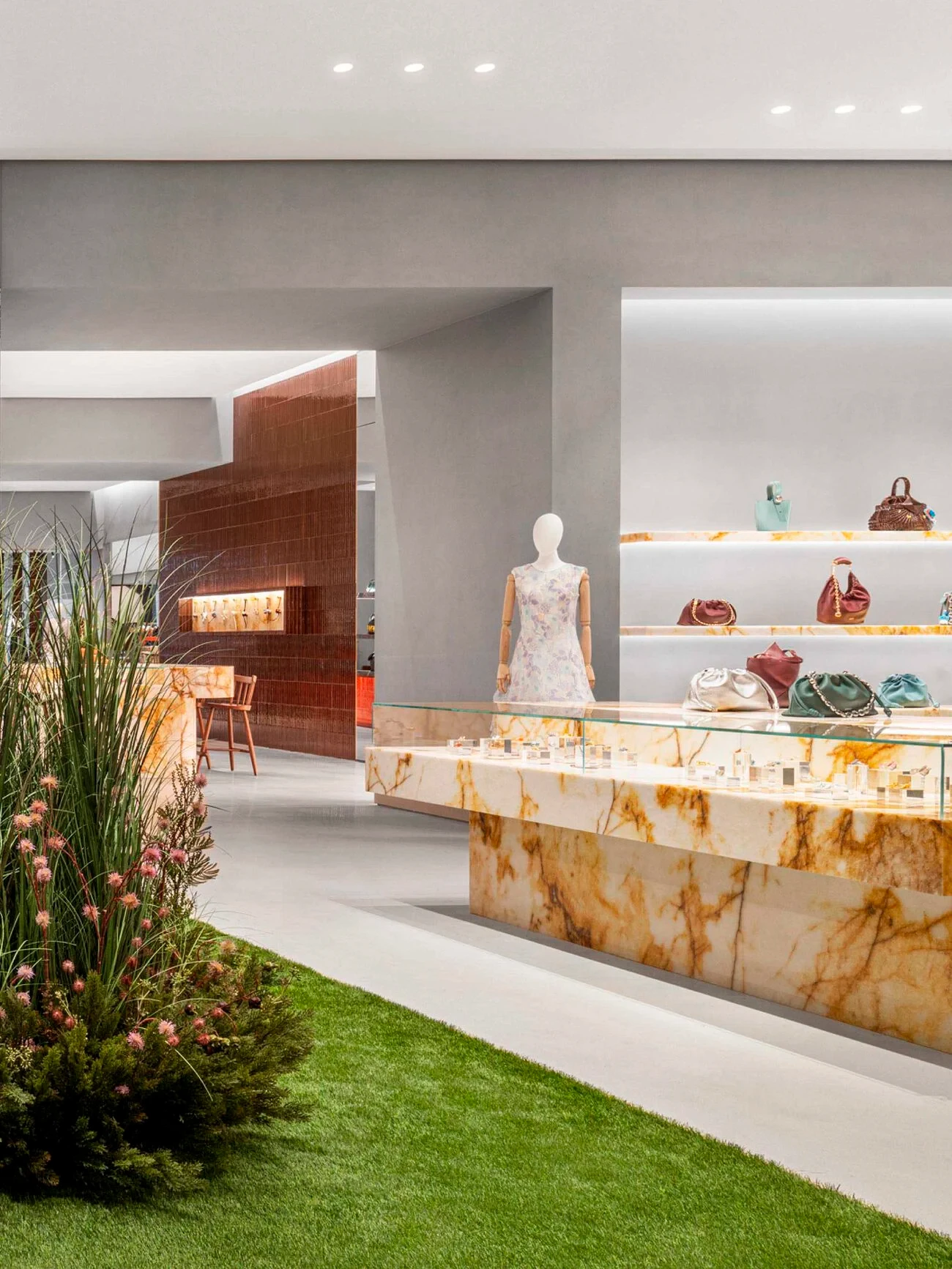 В Шанхае открылся крупнейший магазин Casa Loewe