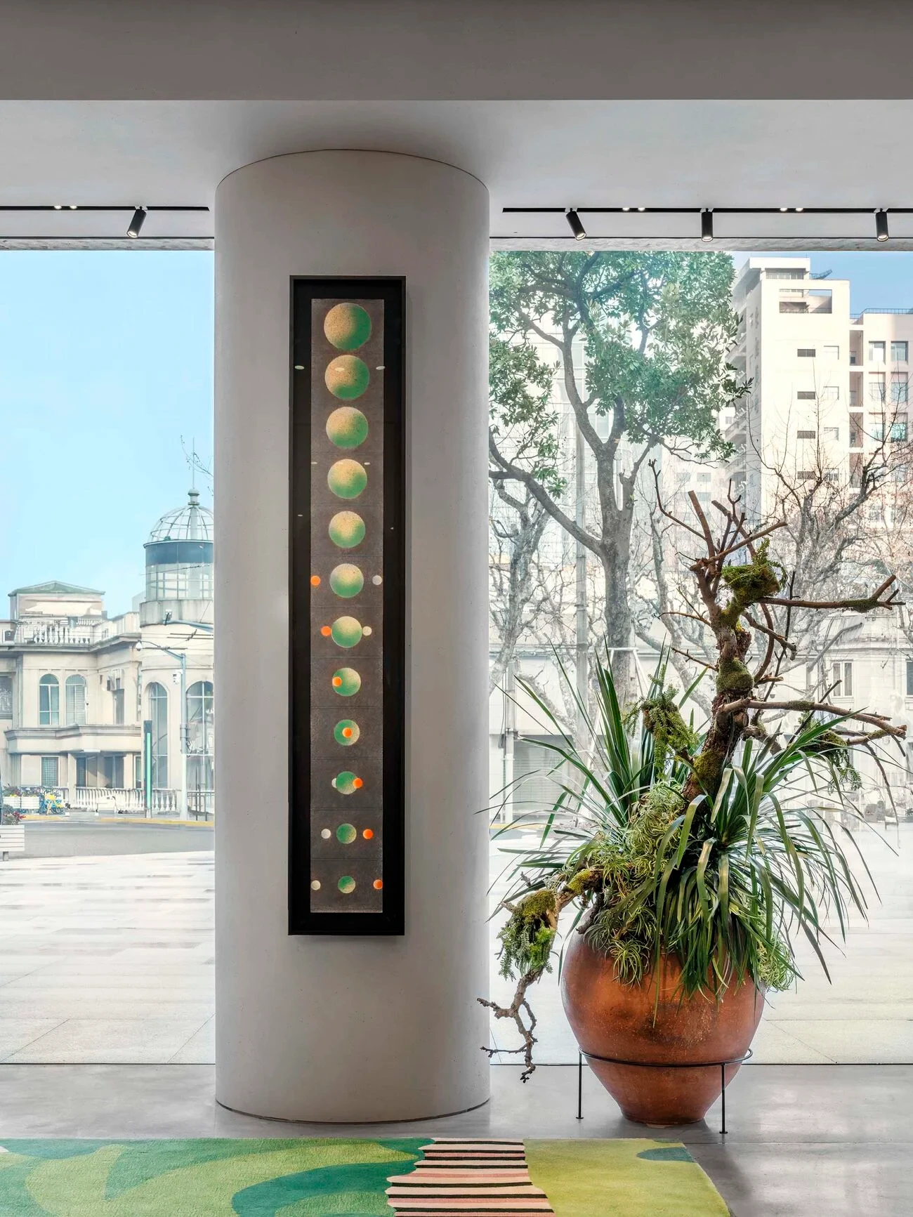 В Шанхае открылся крупнейший магазин Casa Loewe