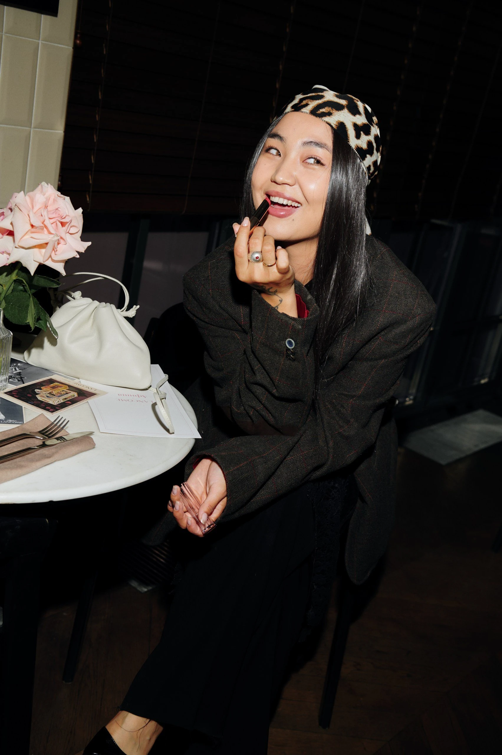 «Афиша» қызғылт түске боялды