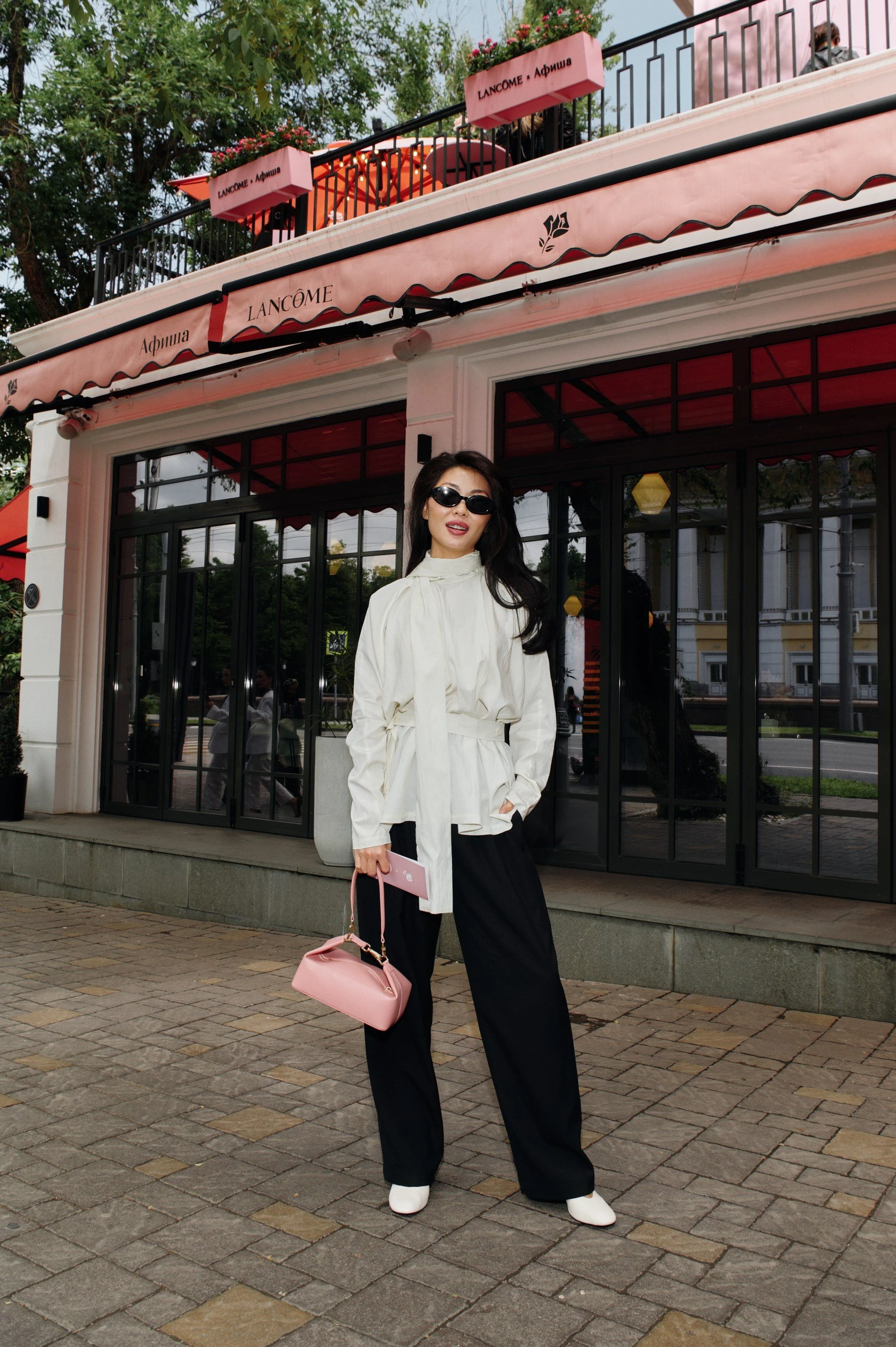 «Афиша» қызғылт түске боялды